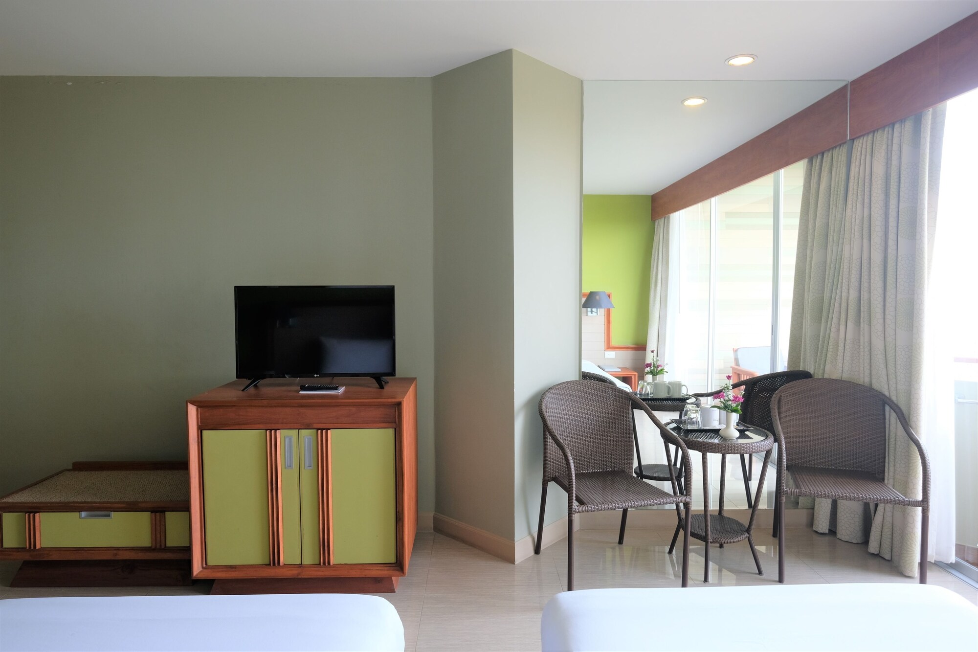 Long Beach Cha Am Resort
