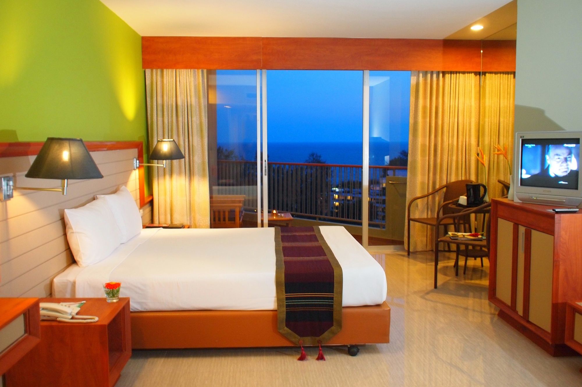 Long Beach Cha Am Resort