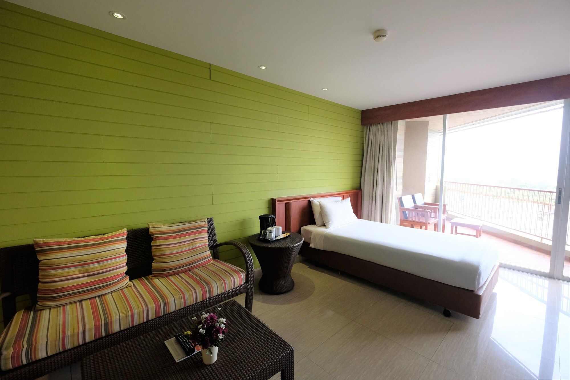 Long Beach Cha Am Resort