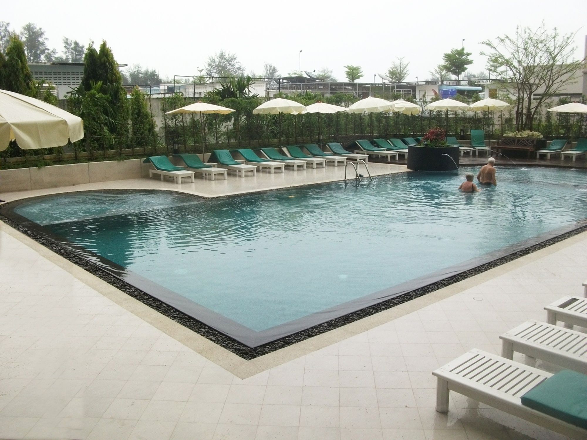 Long Beach Cha Am Resort