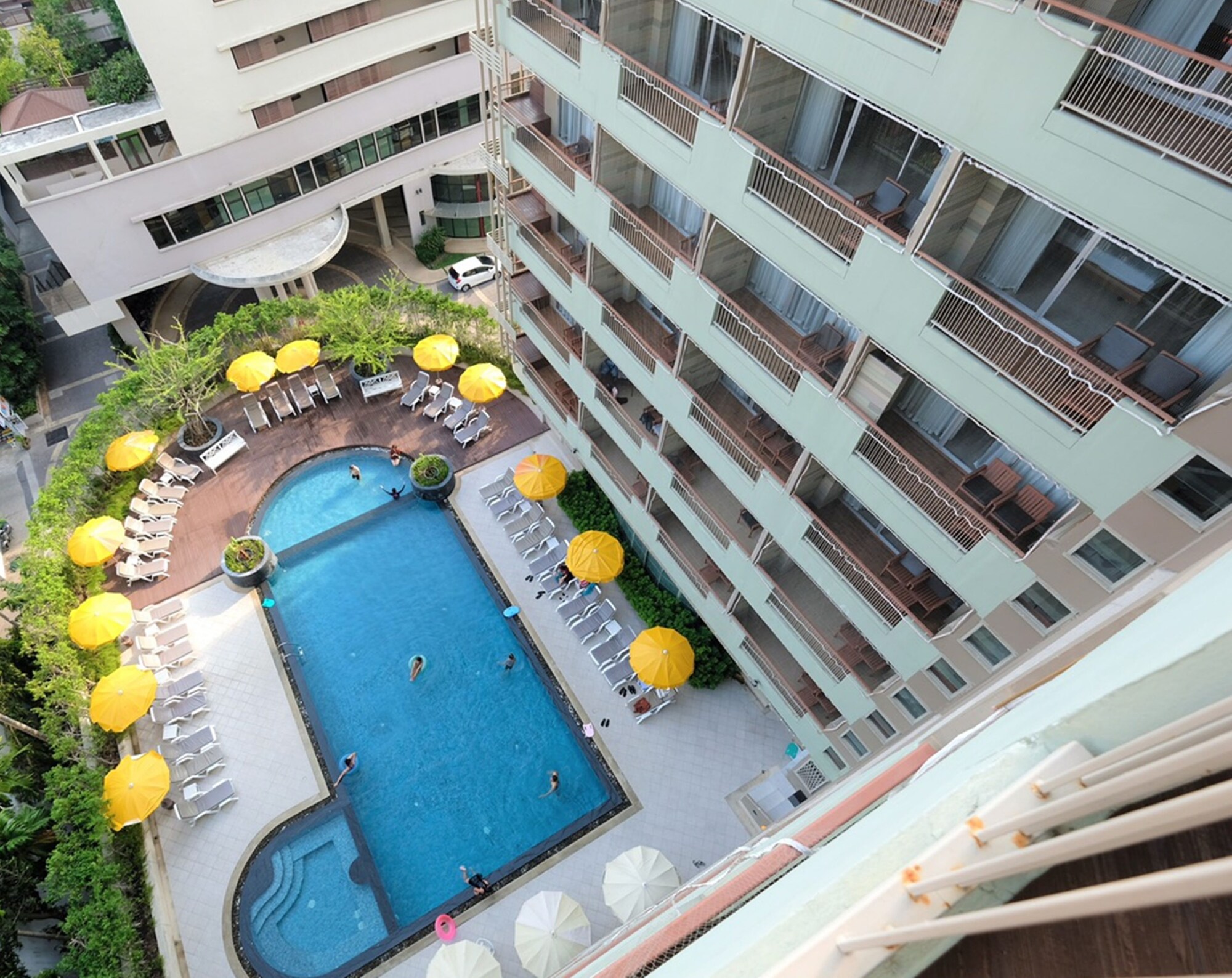 Long Beach Cha Am Resort