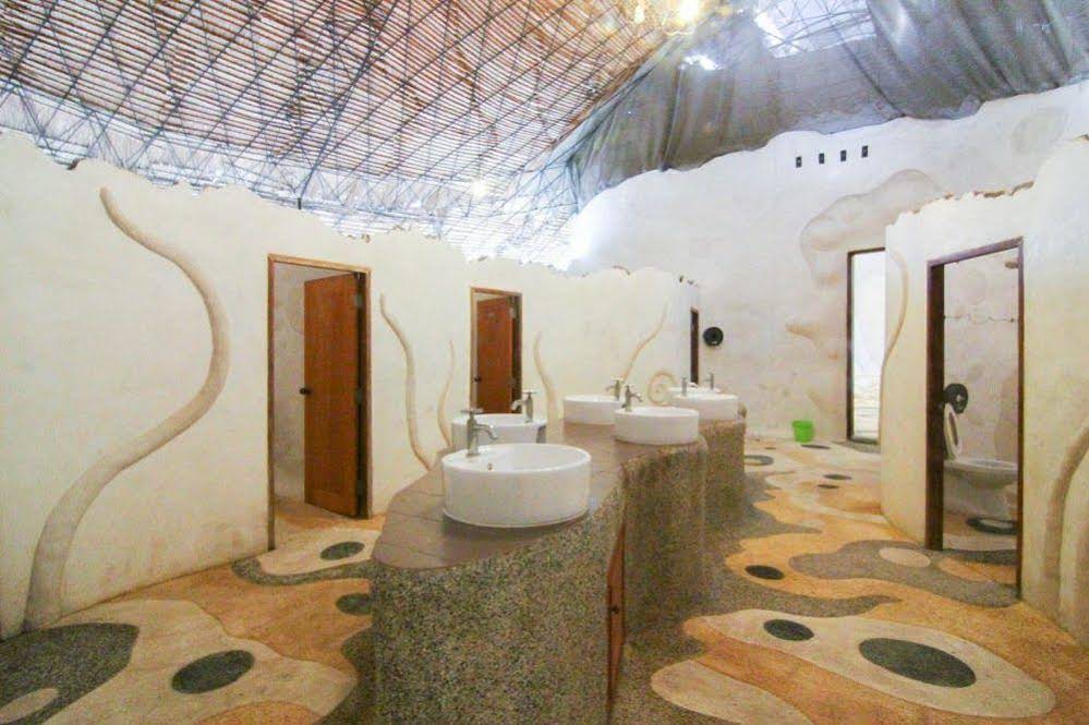 Naidee Sculptured Huts @ Vic Hua Hin