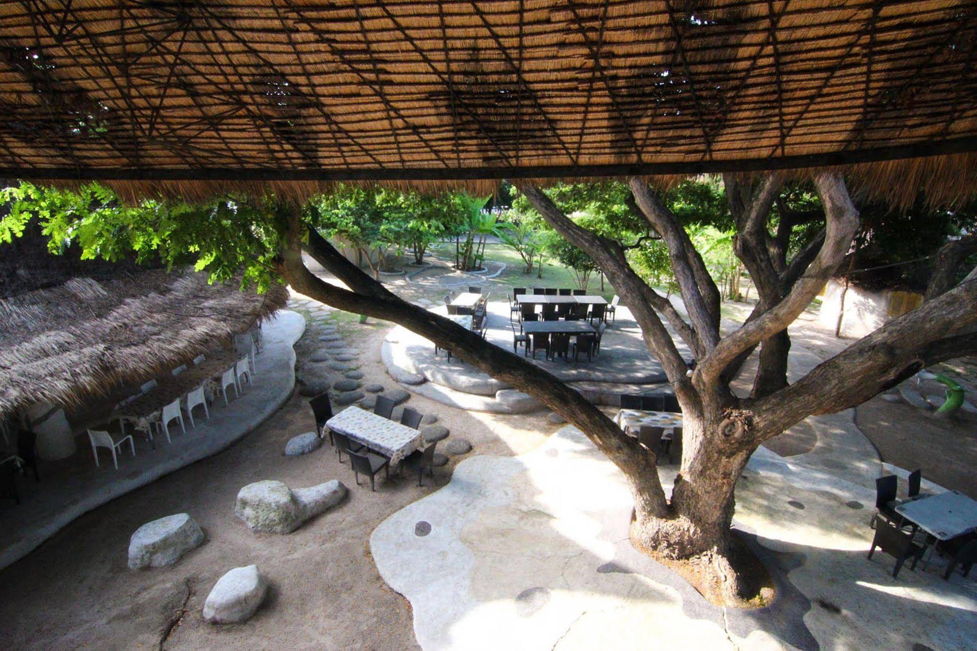 Naidee Sculptured Huts @ Vic Hua Hin