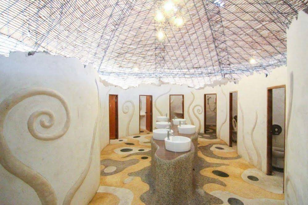 Naidee Sculptured Huts @ Vic Hua Hin