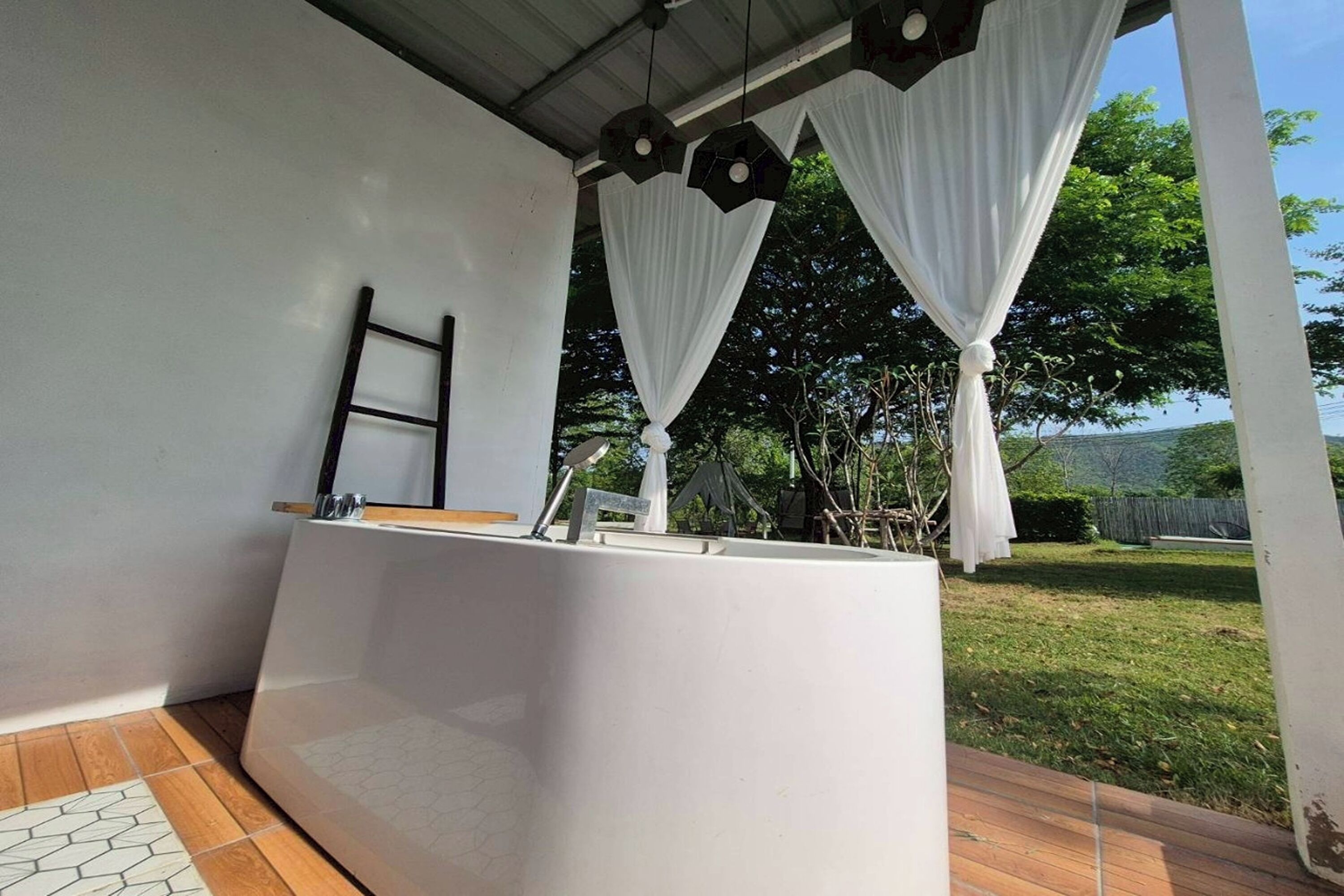 NaNine Glamping