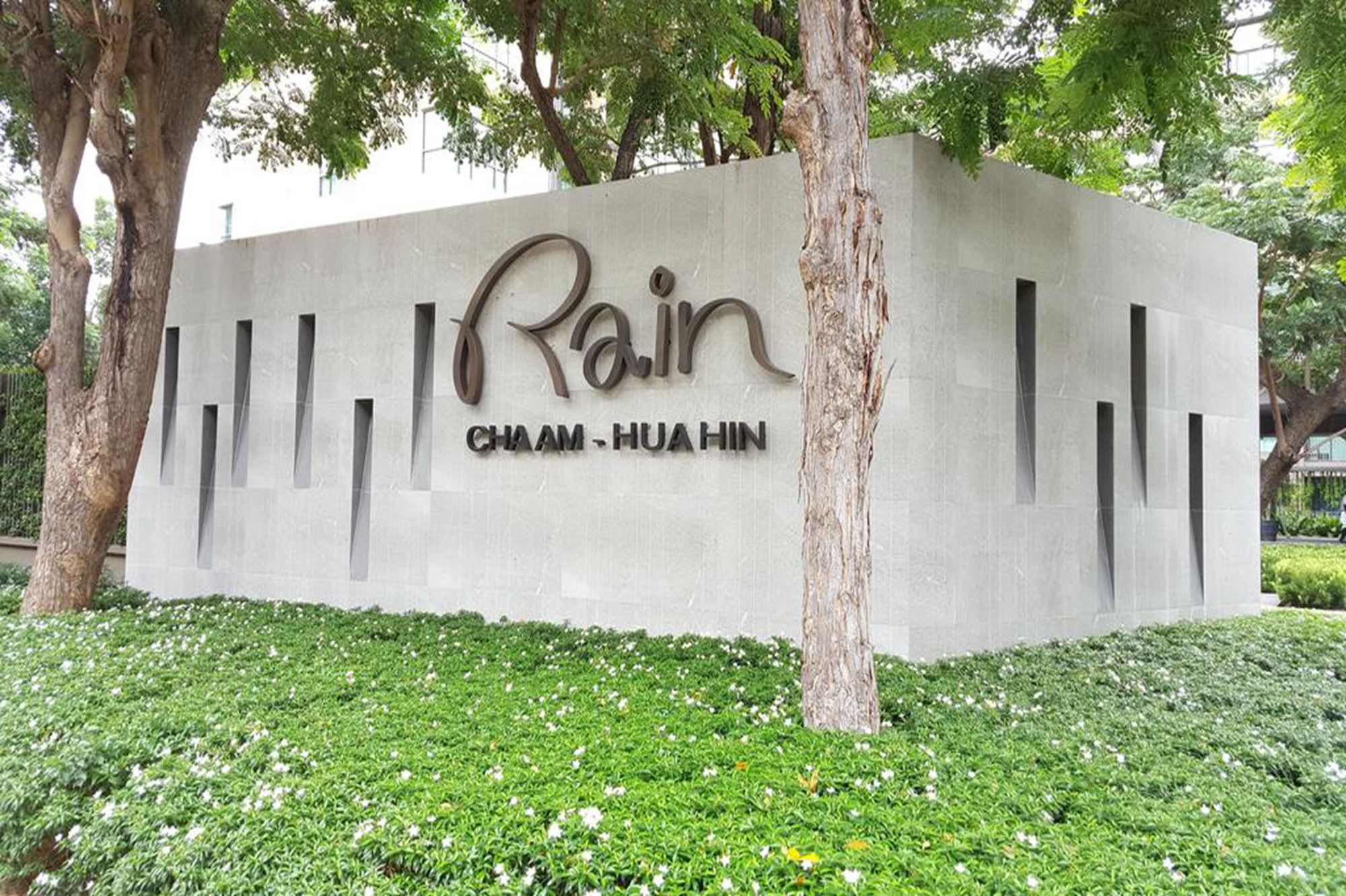 Rain Cha Am - Hua Hin by J&P