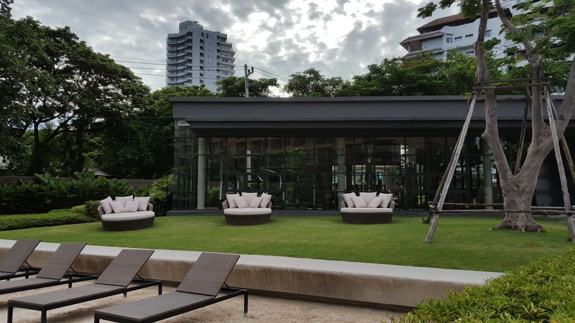 Rain Cha Am - Hua Hin by J&P