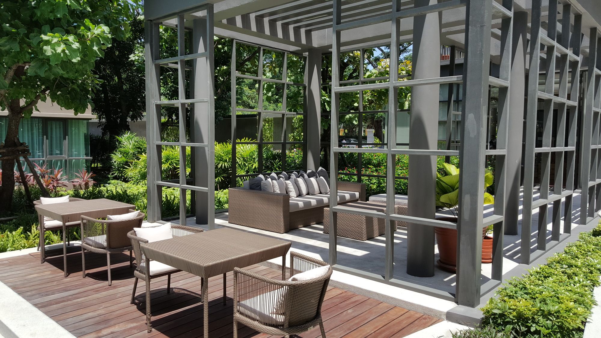 Rain Cha Am - Hua Hin by J&P