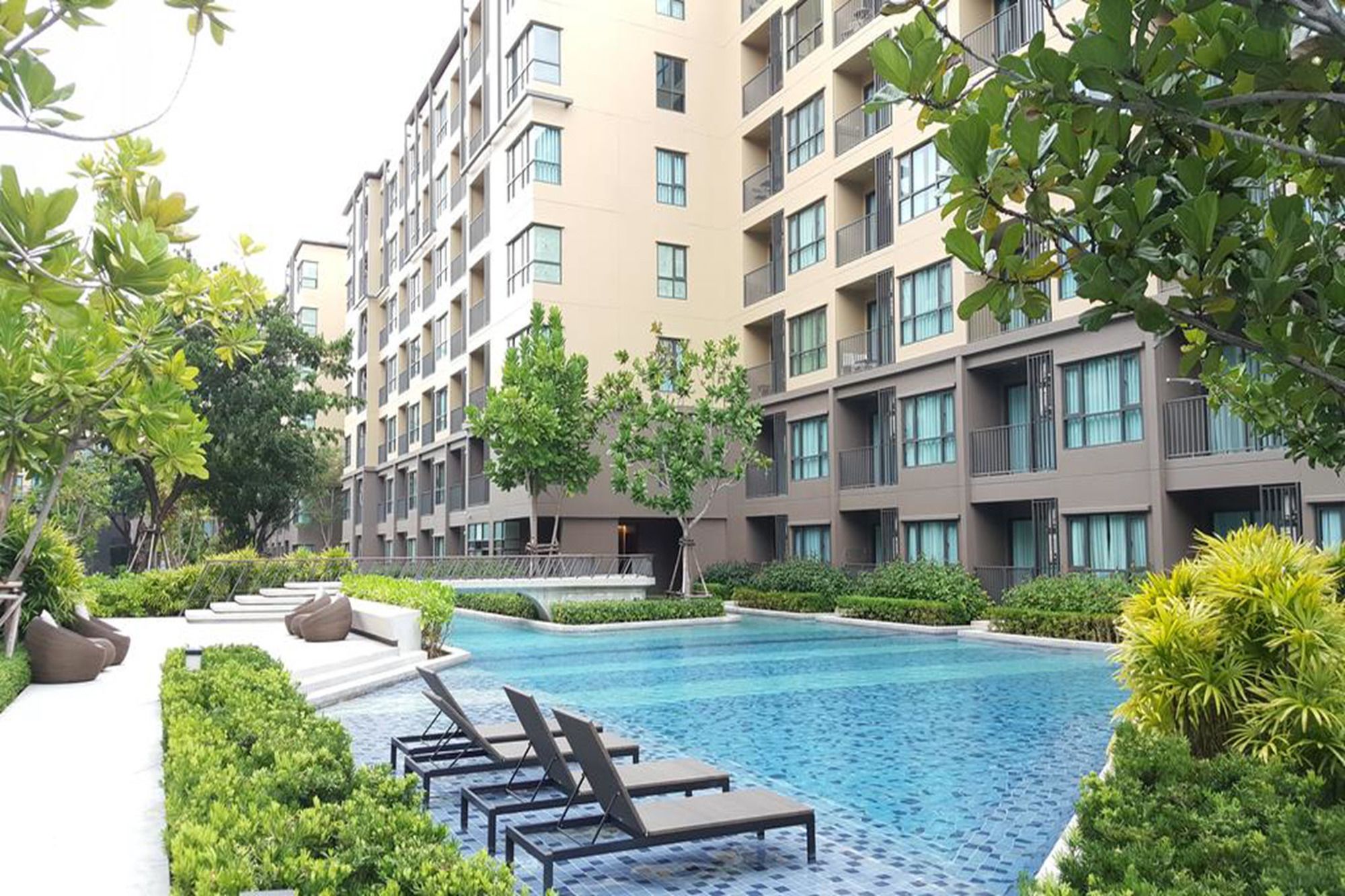 Rain Cha Am - Hua Hin by J&P