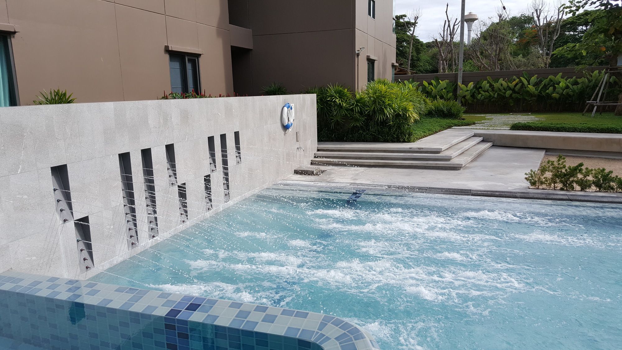 Rain Cha Am - Hua Hin by J&P
