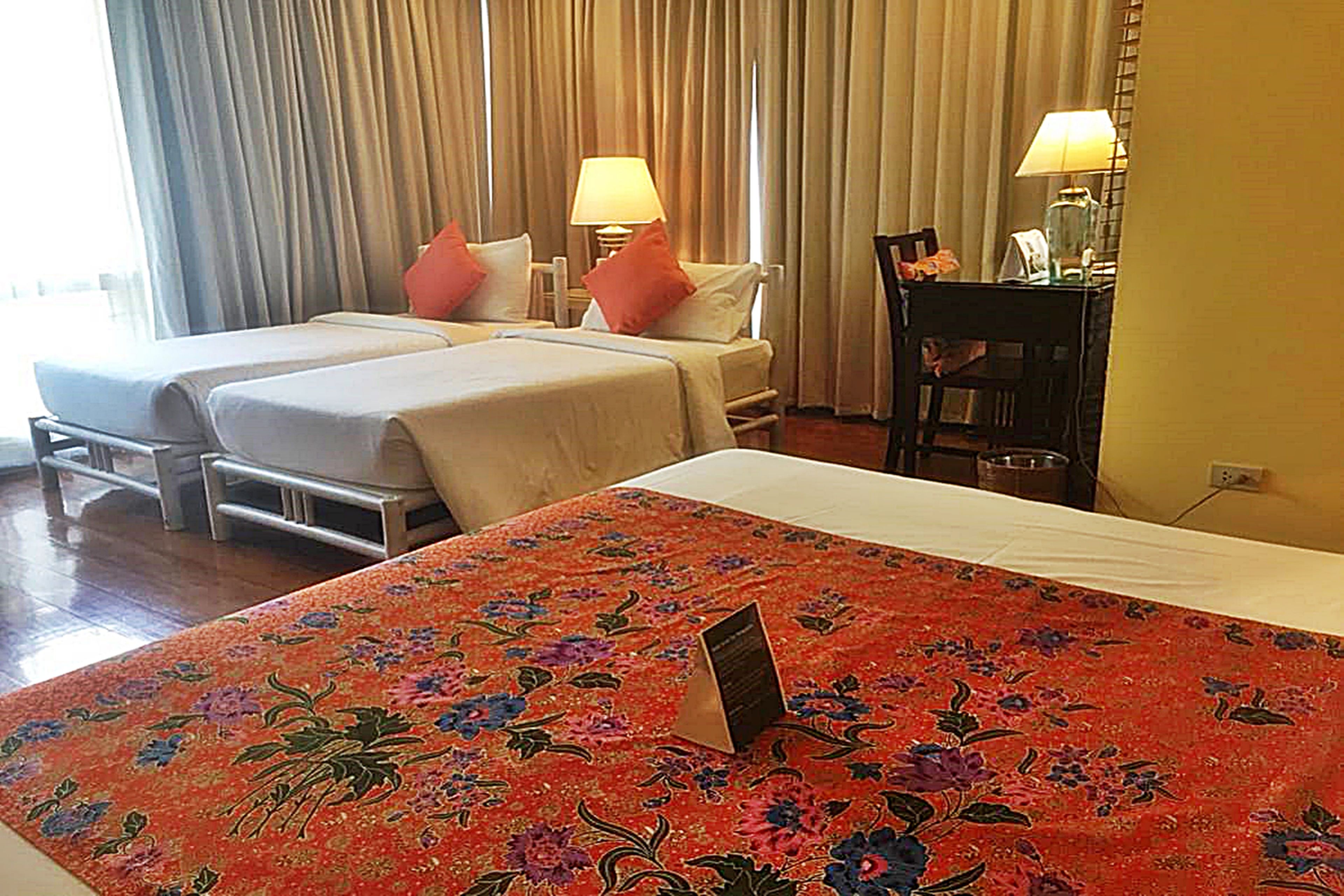 Baan Bayan Beachfront Hotel