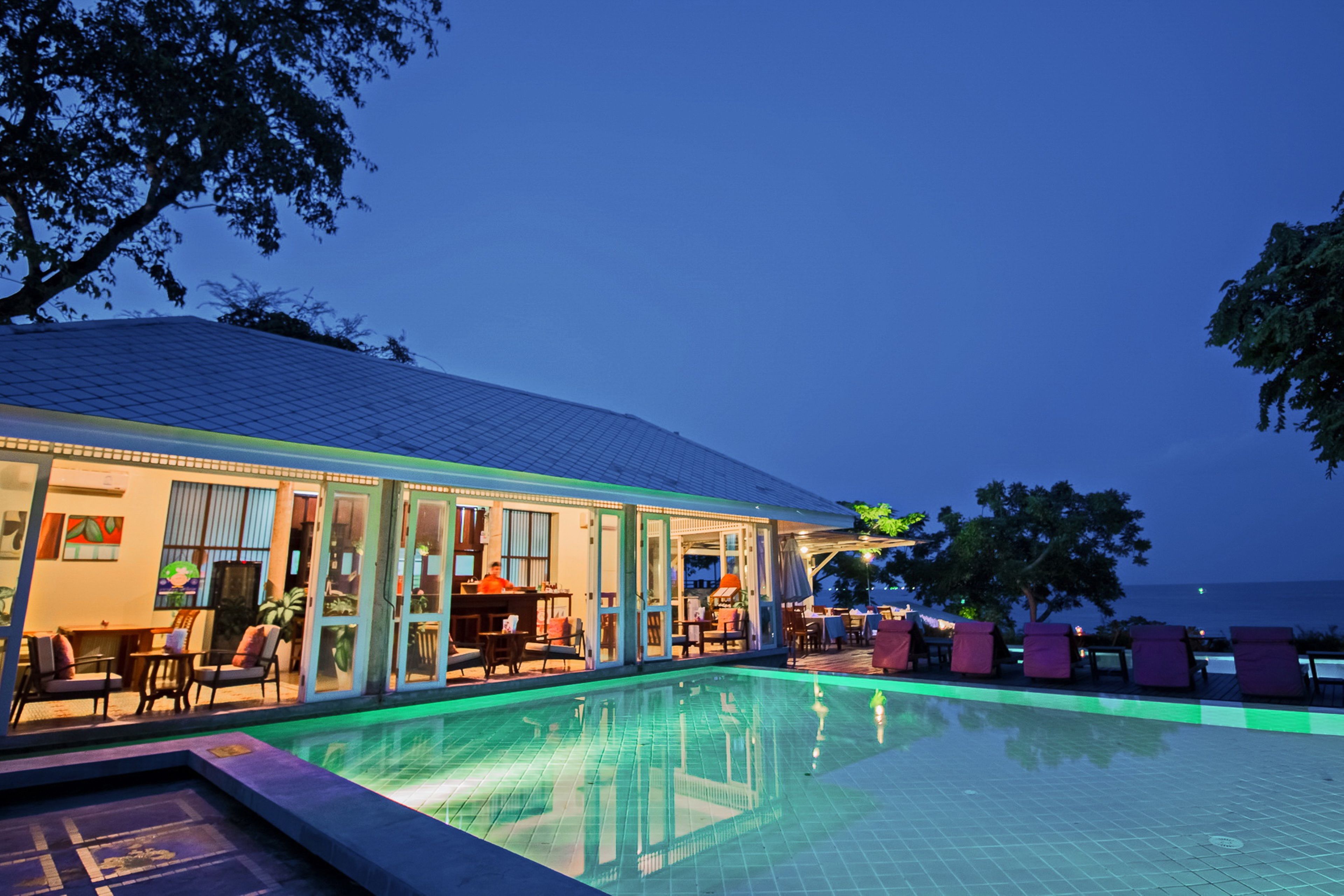 Baan Bayan Beachfront Hotel