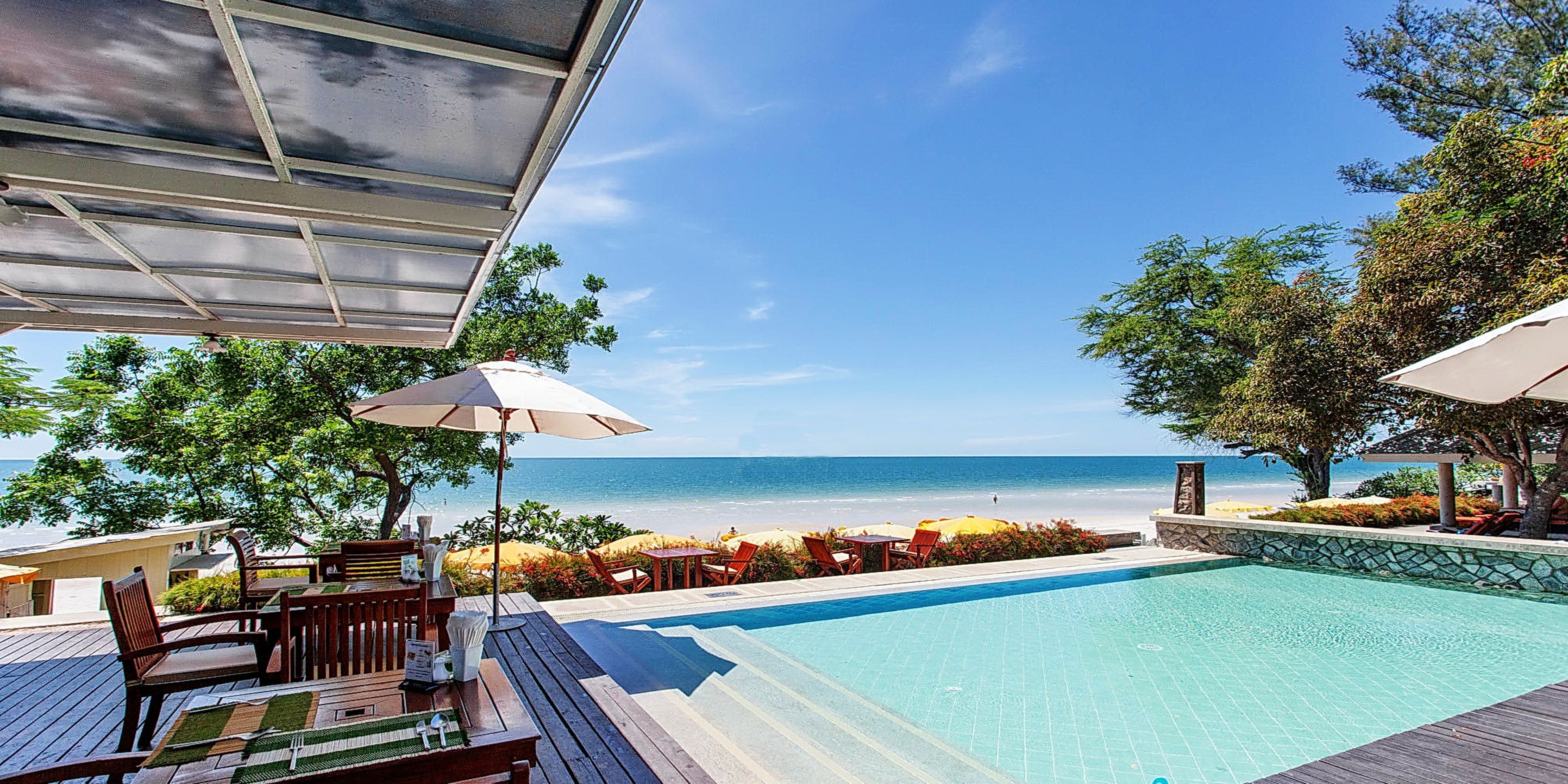Baan Bayan Beachfront Hotel