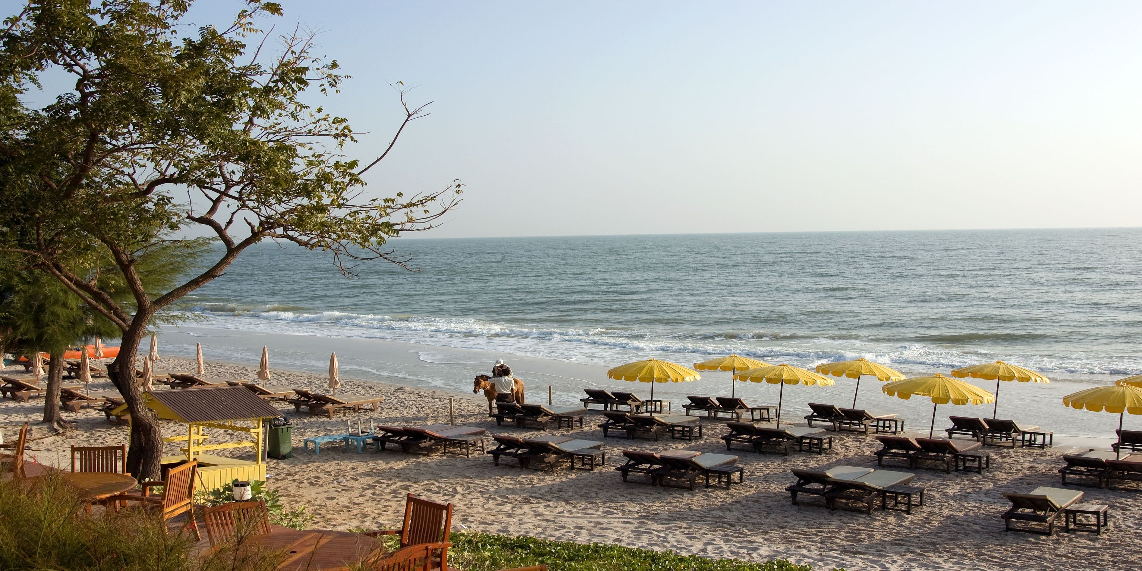 Baan Bayan Beachfront Hotel