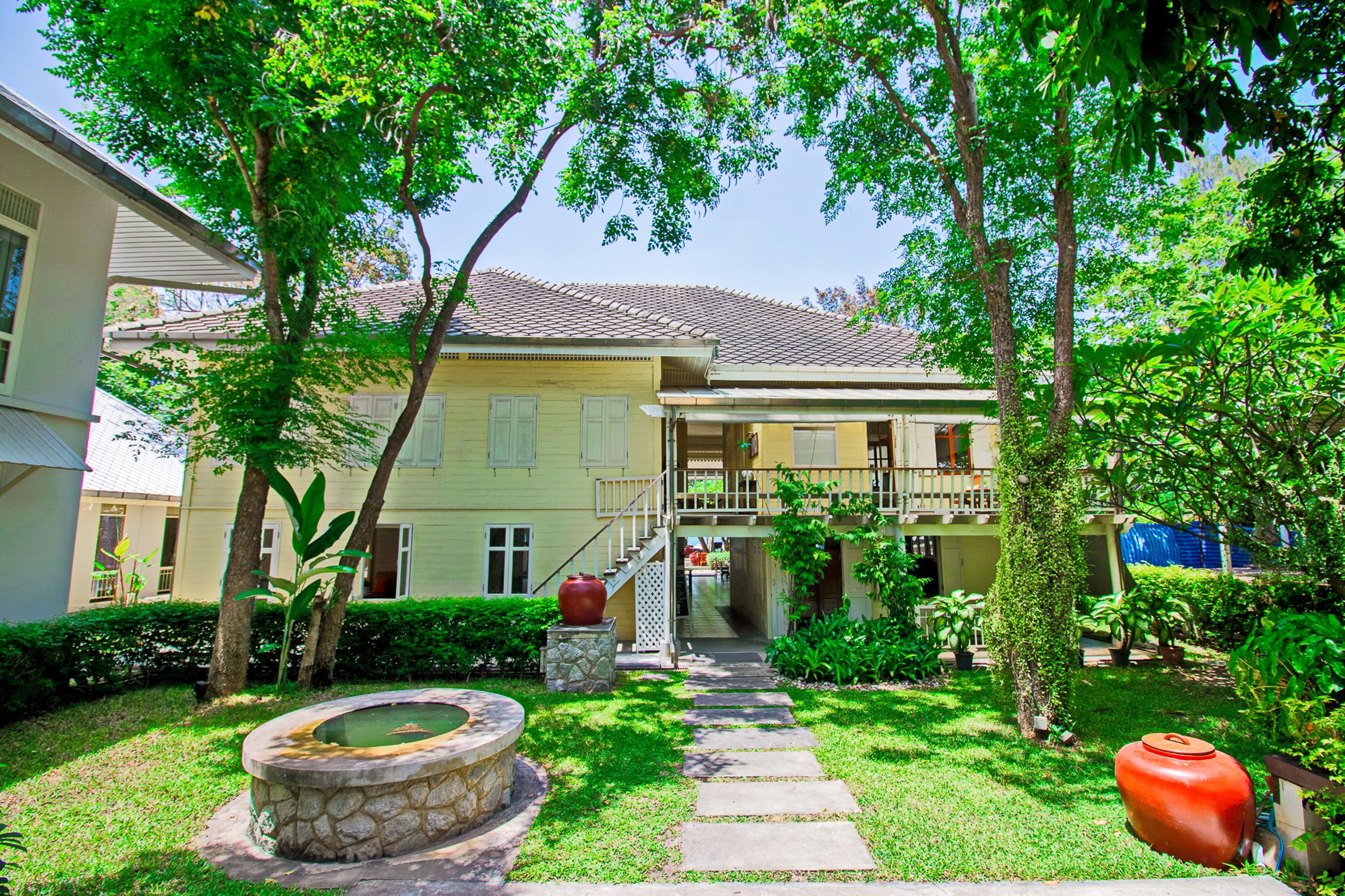 Baan Bayan Beachfront Hotel