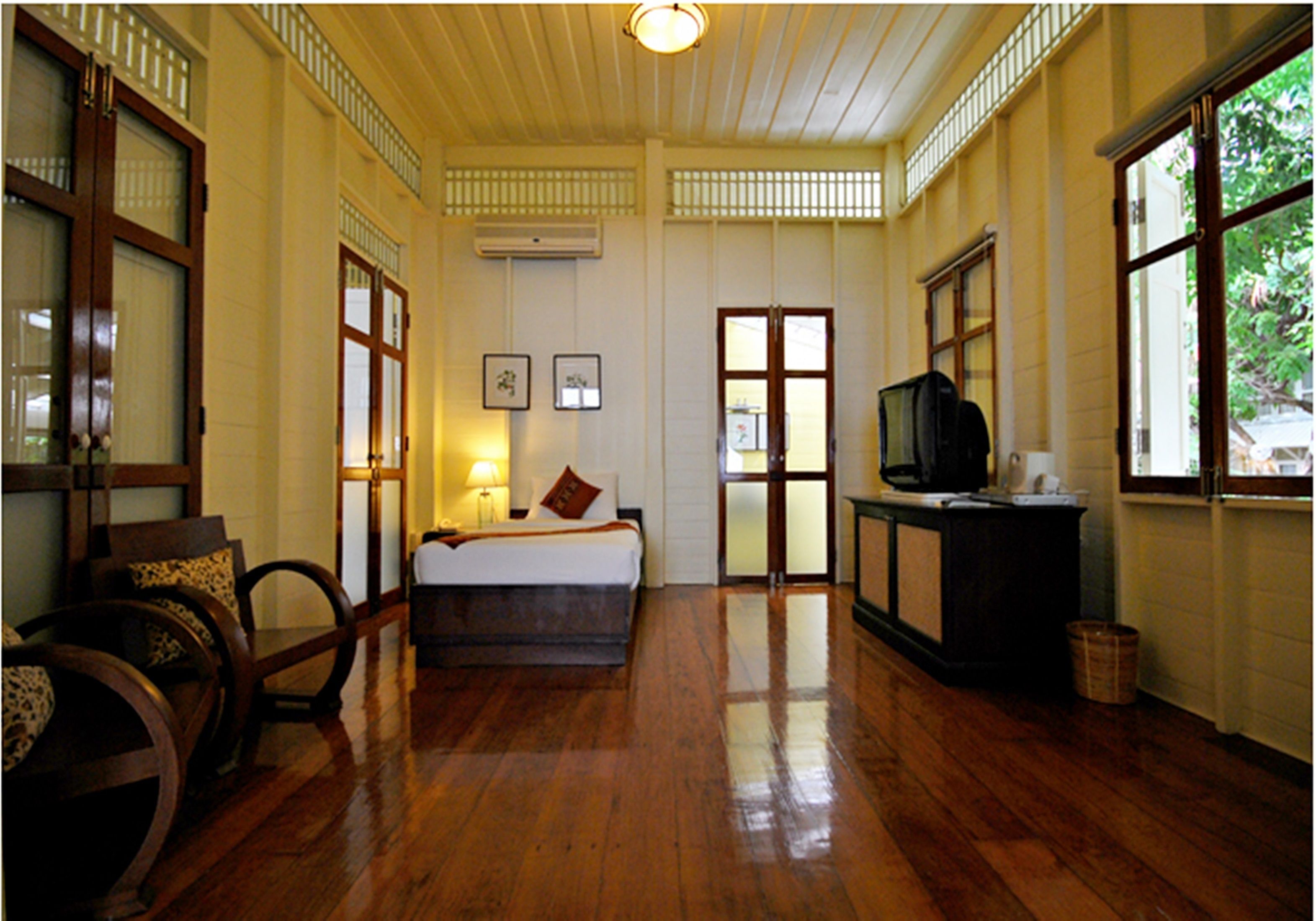 Baan Bayan Beachfront Hotel