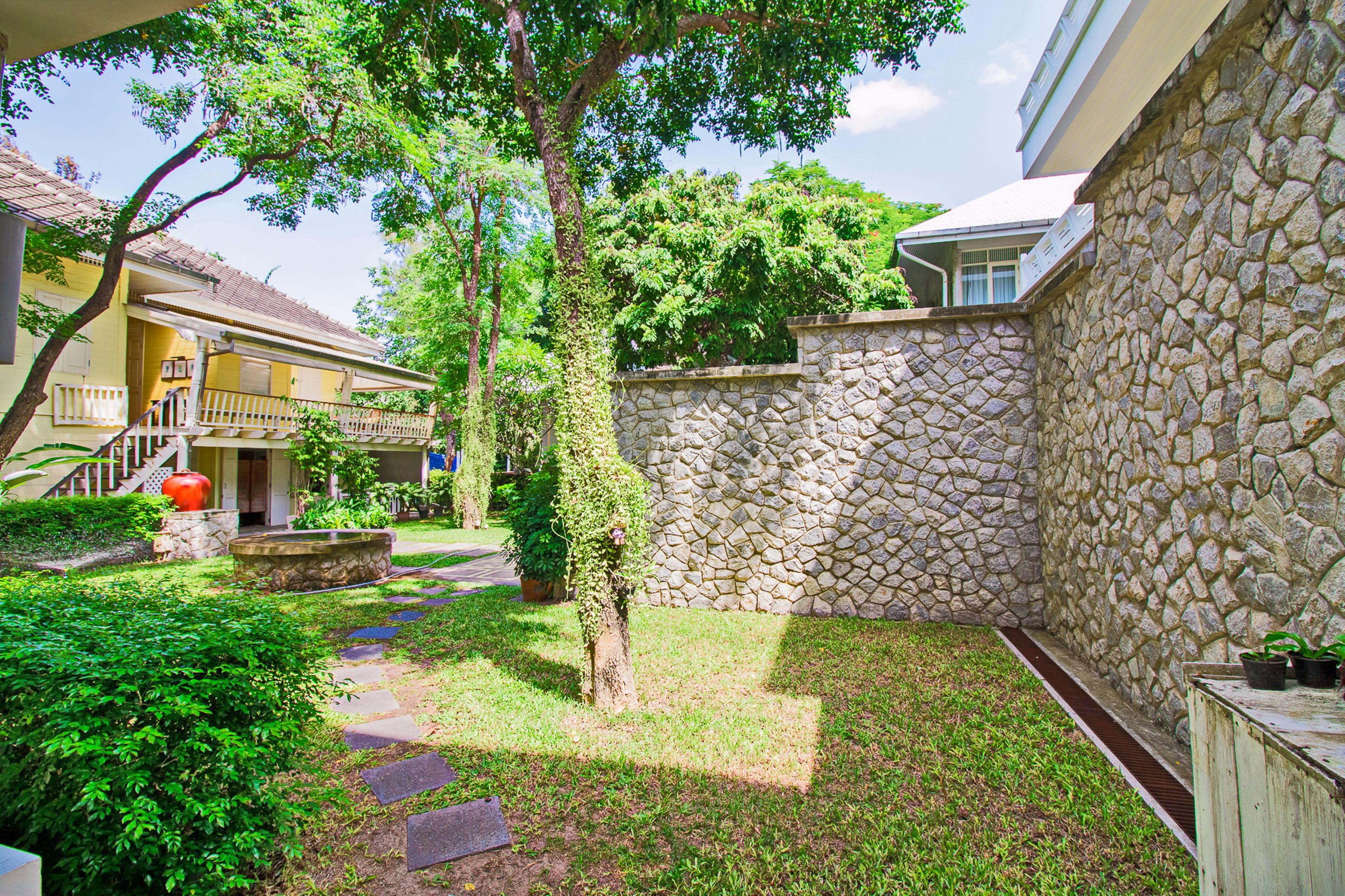 Baan Bayan Beachfront Hotel