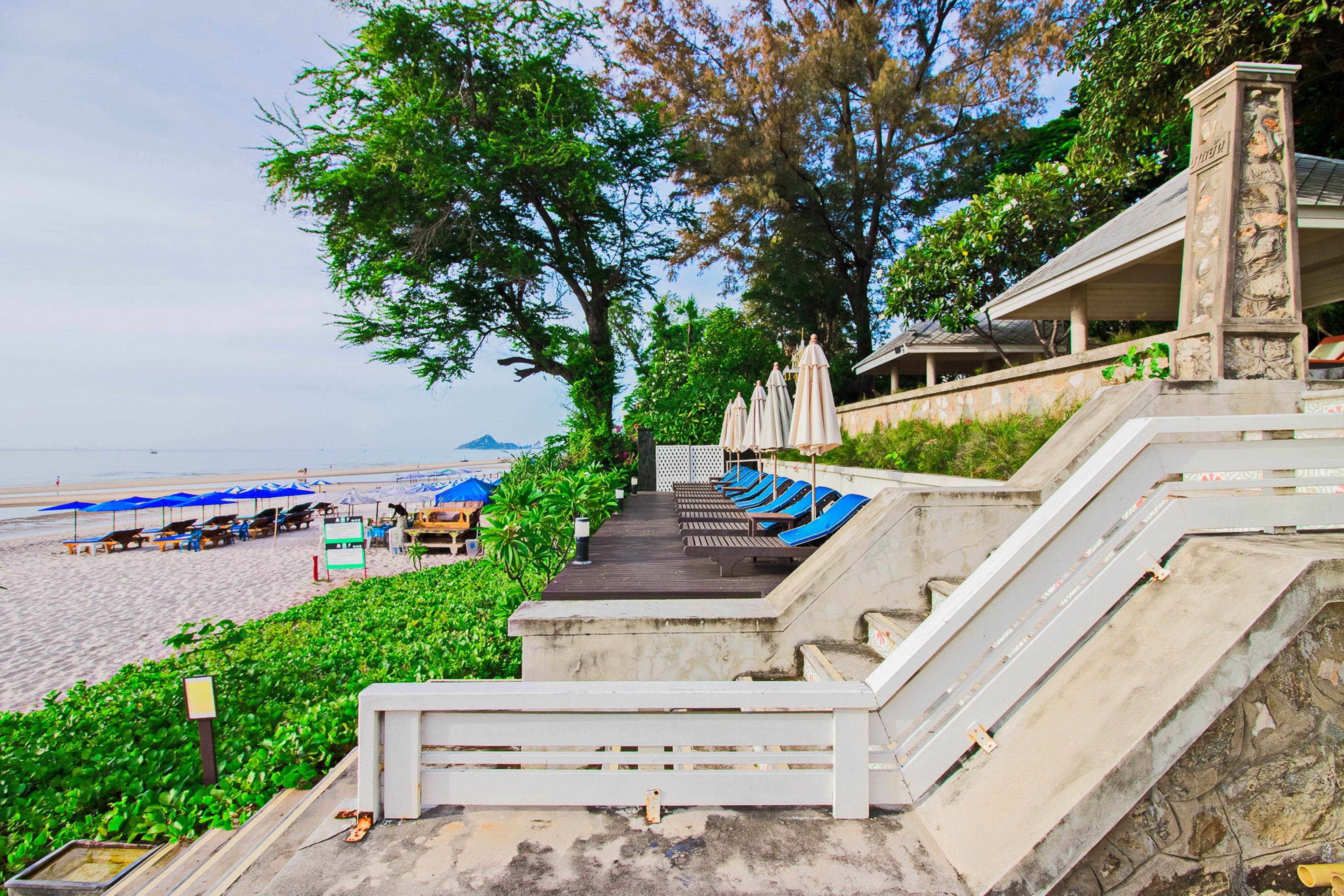 Baan Bayan Beachfront Hotel