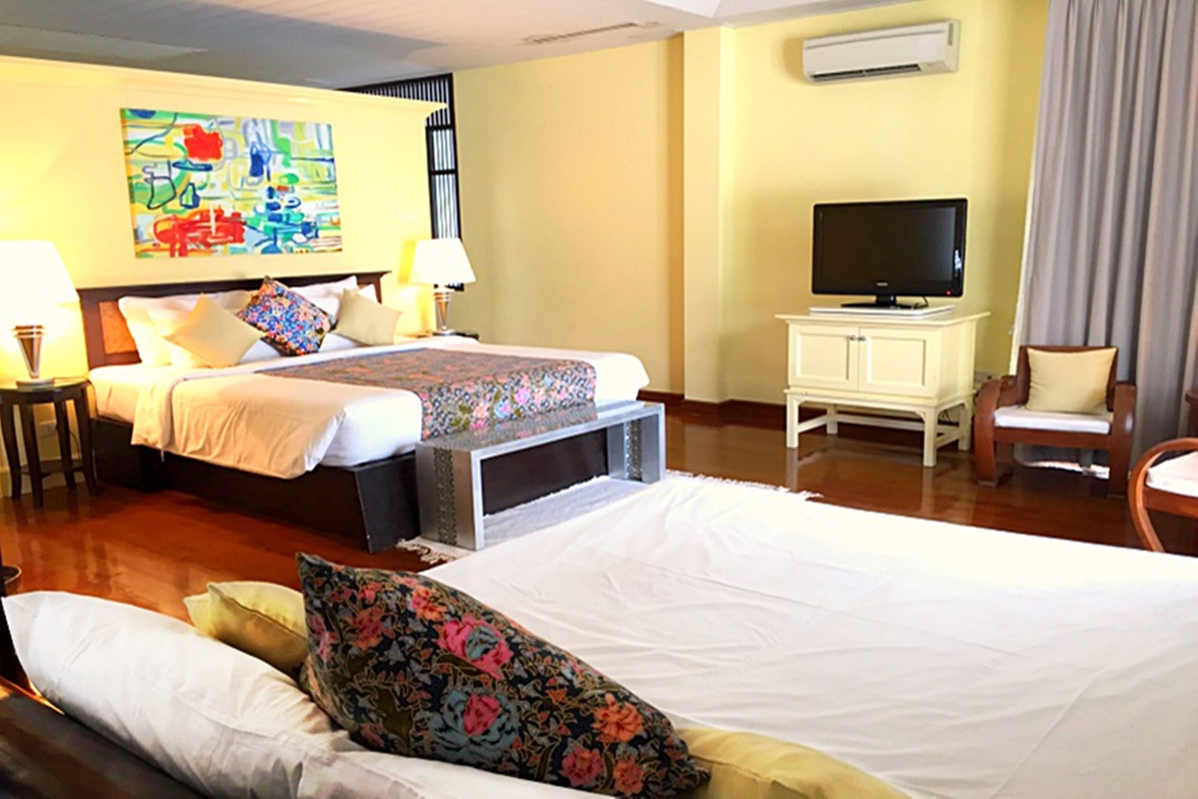 Baan Bayan Beachfront Hotel