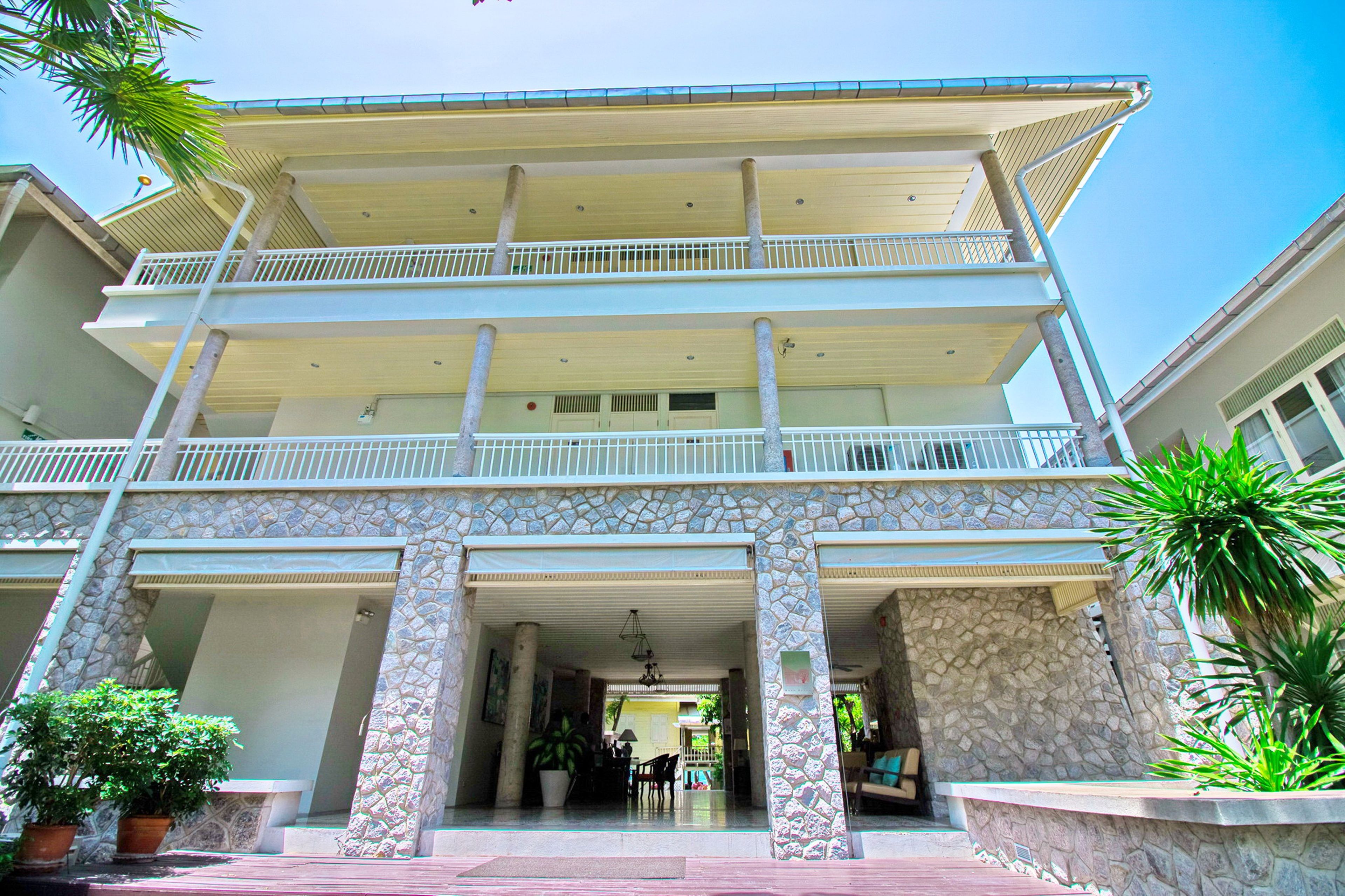 Baan Bayan Beachfront Hotel
