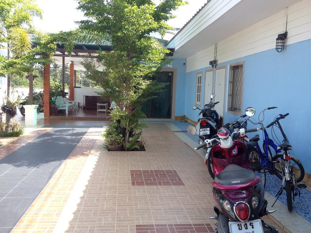 Baan Lom Talay