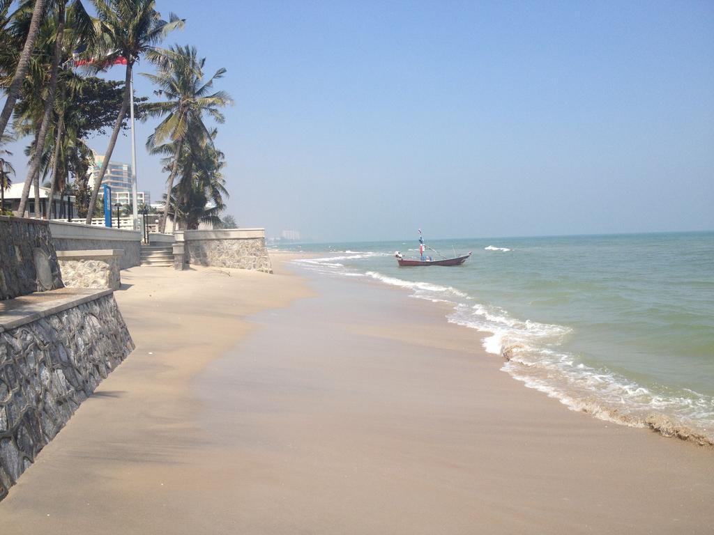 Baan Lom Talay