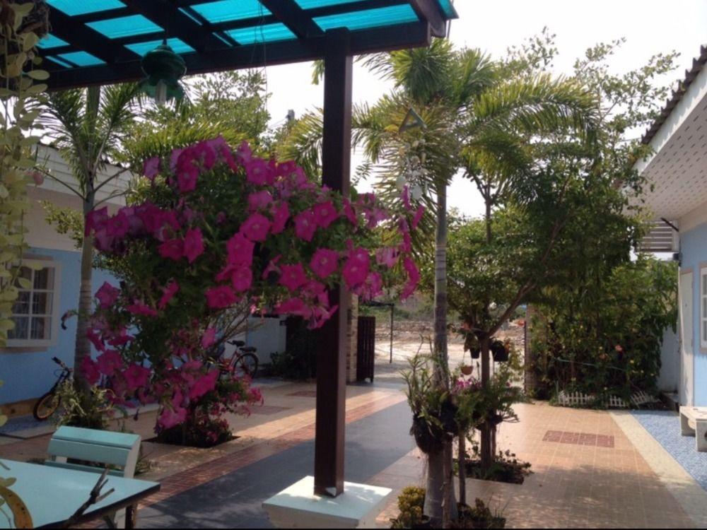 Baan Lom Talay