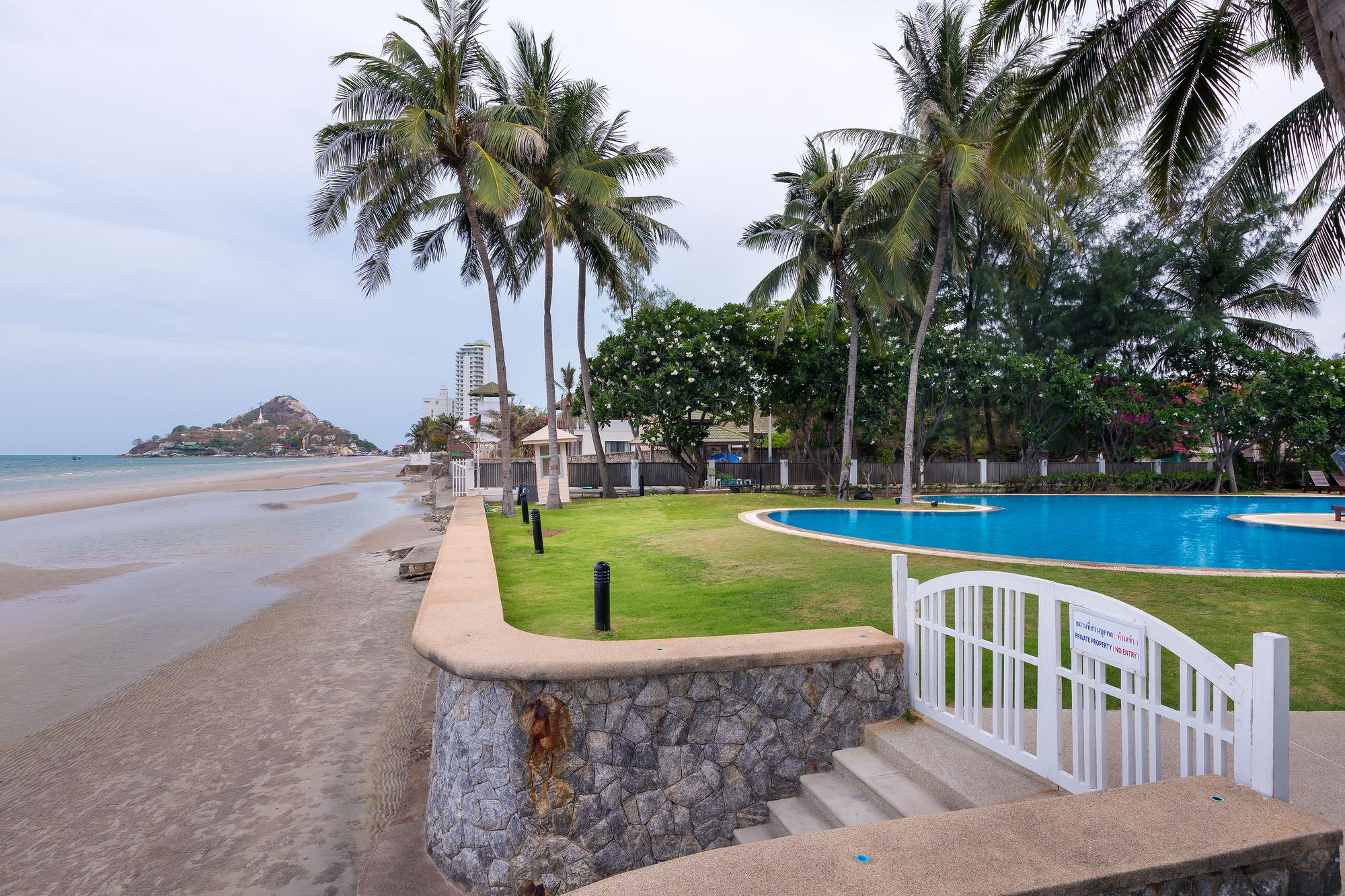 Baan LonSai Beachfront Condominium