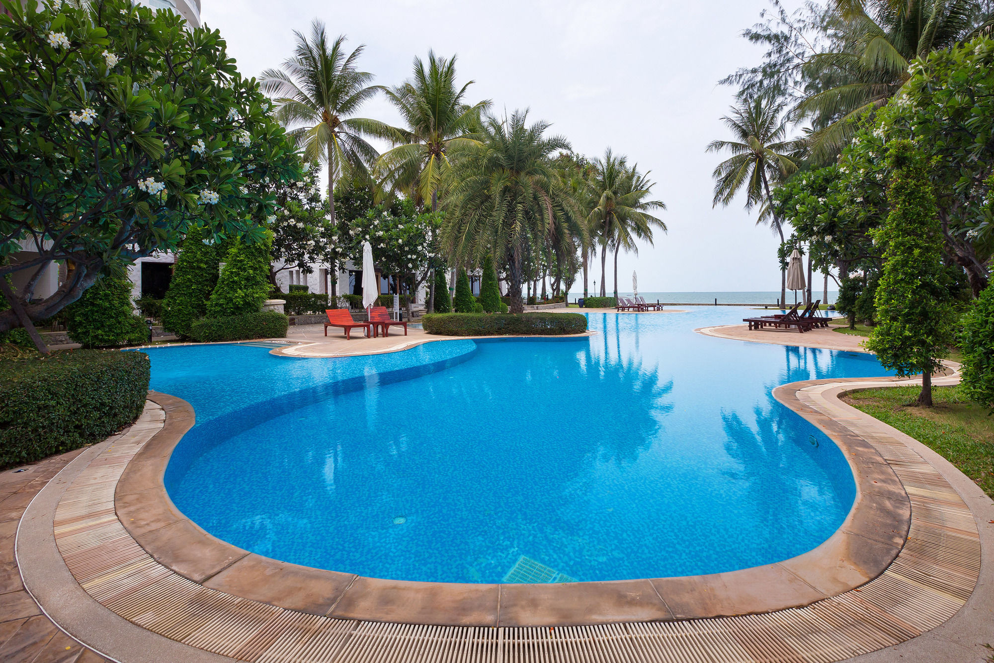 Baan LonSai Beachfront Condominium