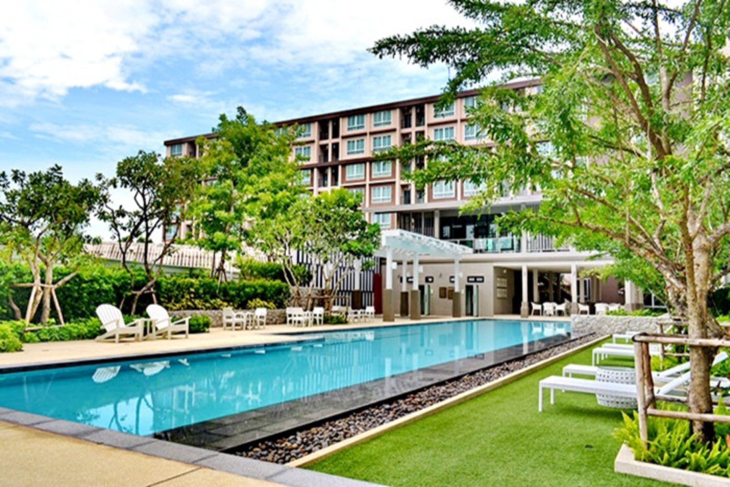 Baan Peang Ploen by Montri