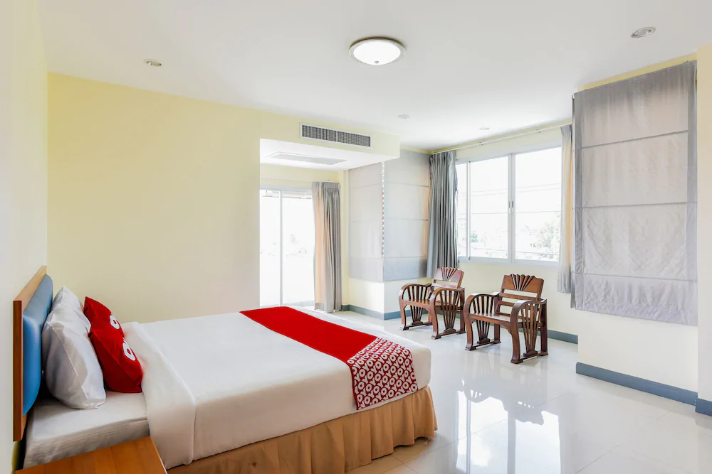 Baan Poemsuk by OYO Rooms