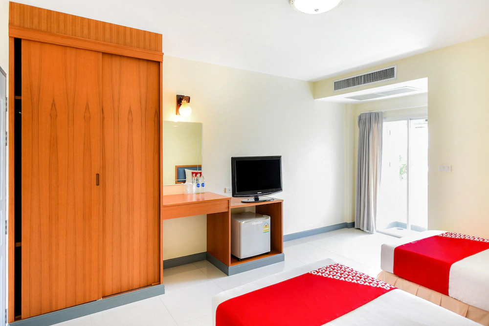 Baan Poemsuk by OYO Rooms