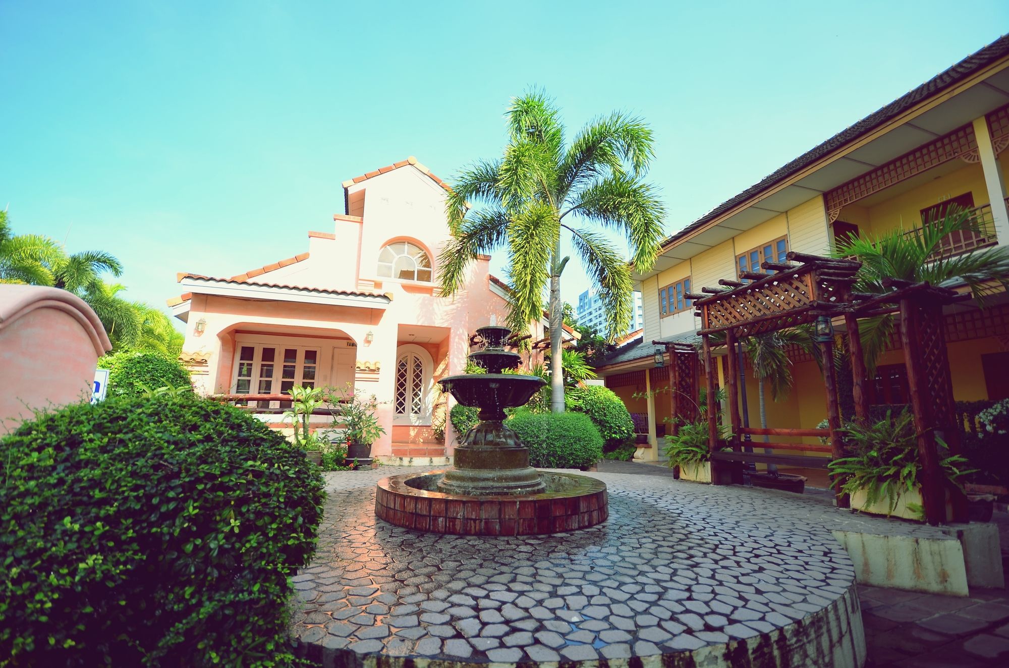 Baan Rajdamnern Hua Hin