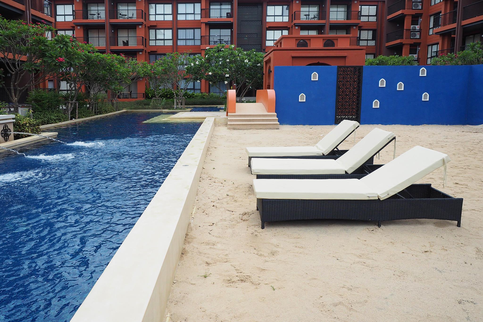 Bluroc Huahin Condo By Pat