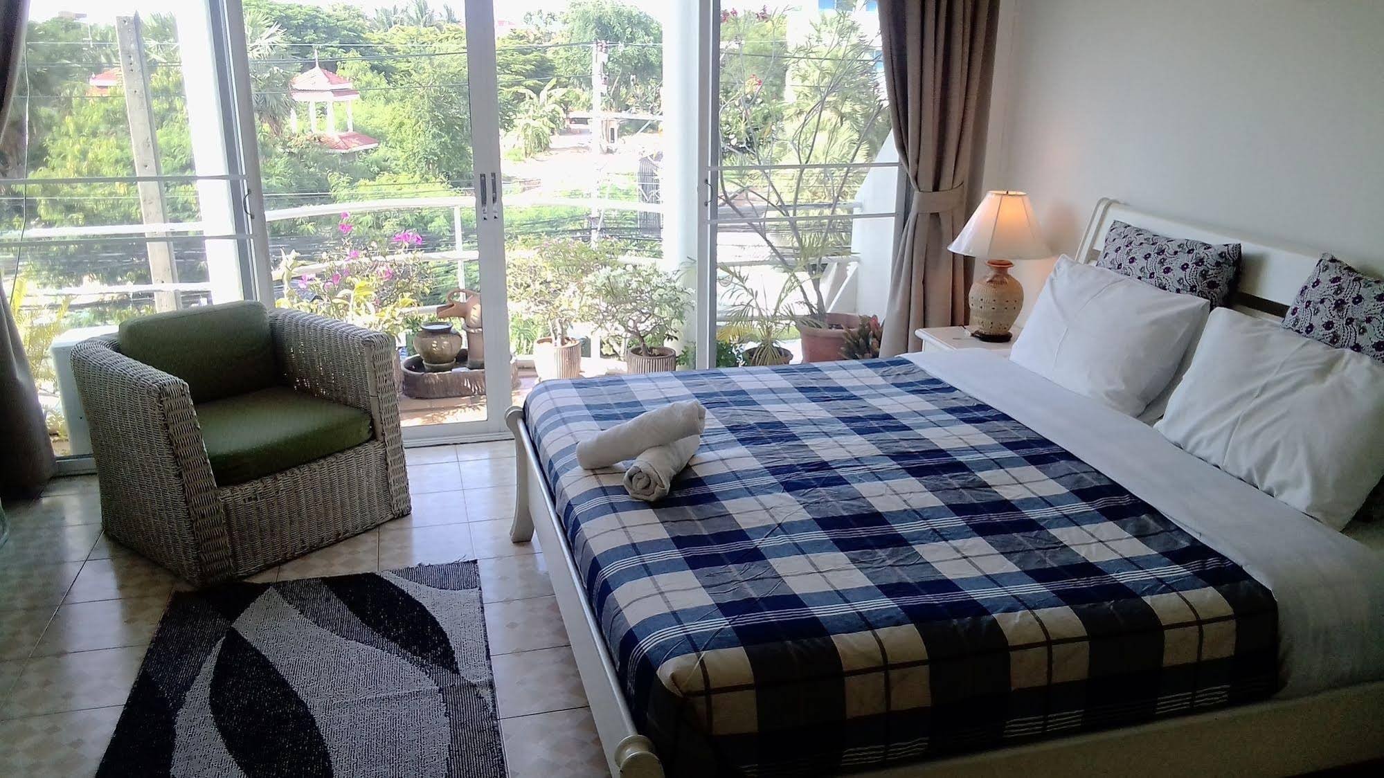 Corner Cafe Bed and Breakfast