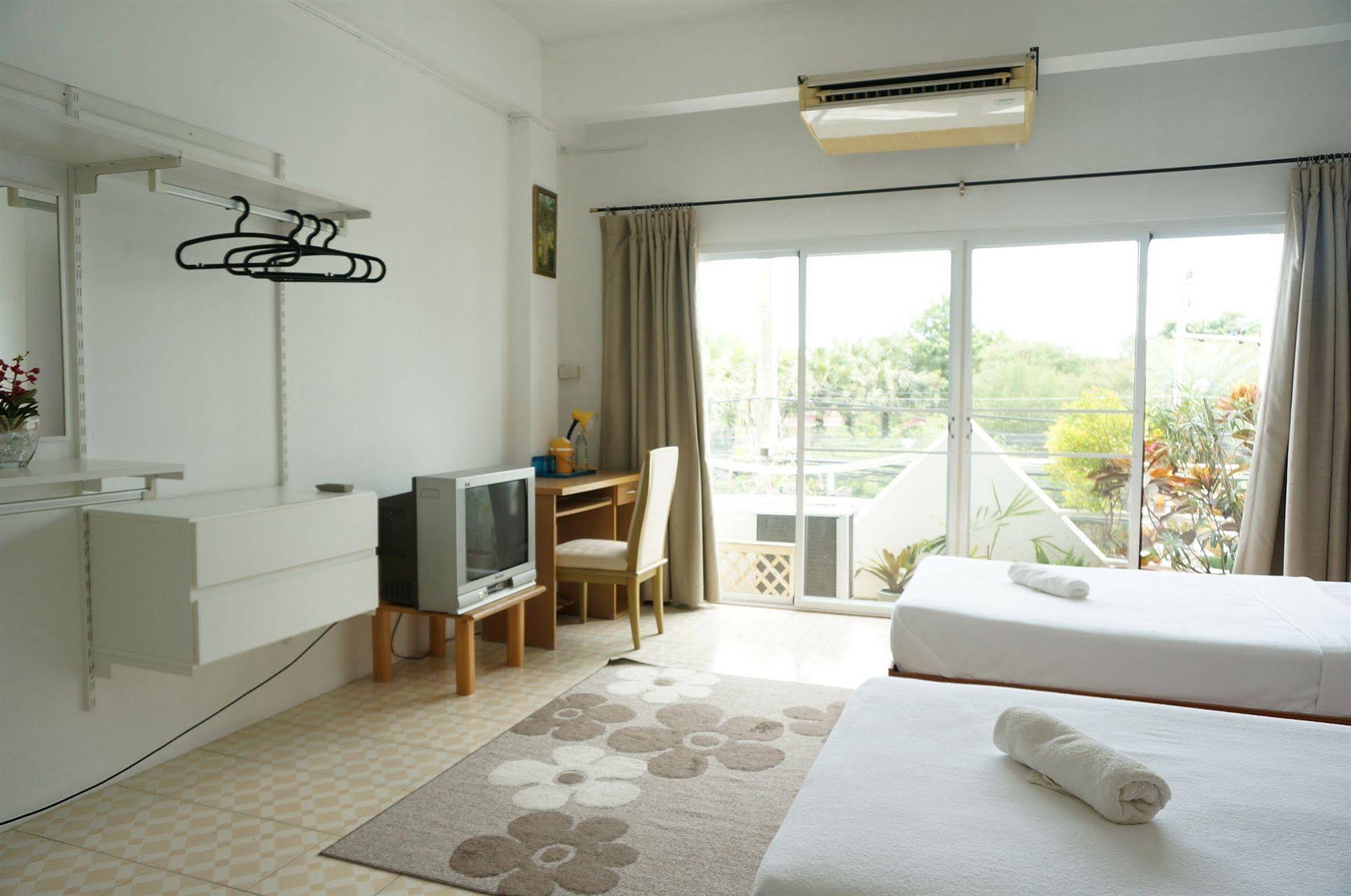Corner Cafe Bed and Breakfast