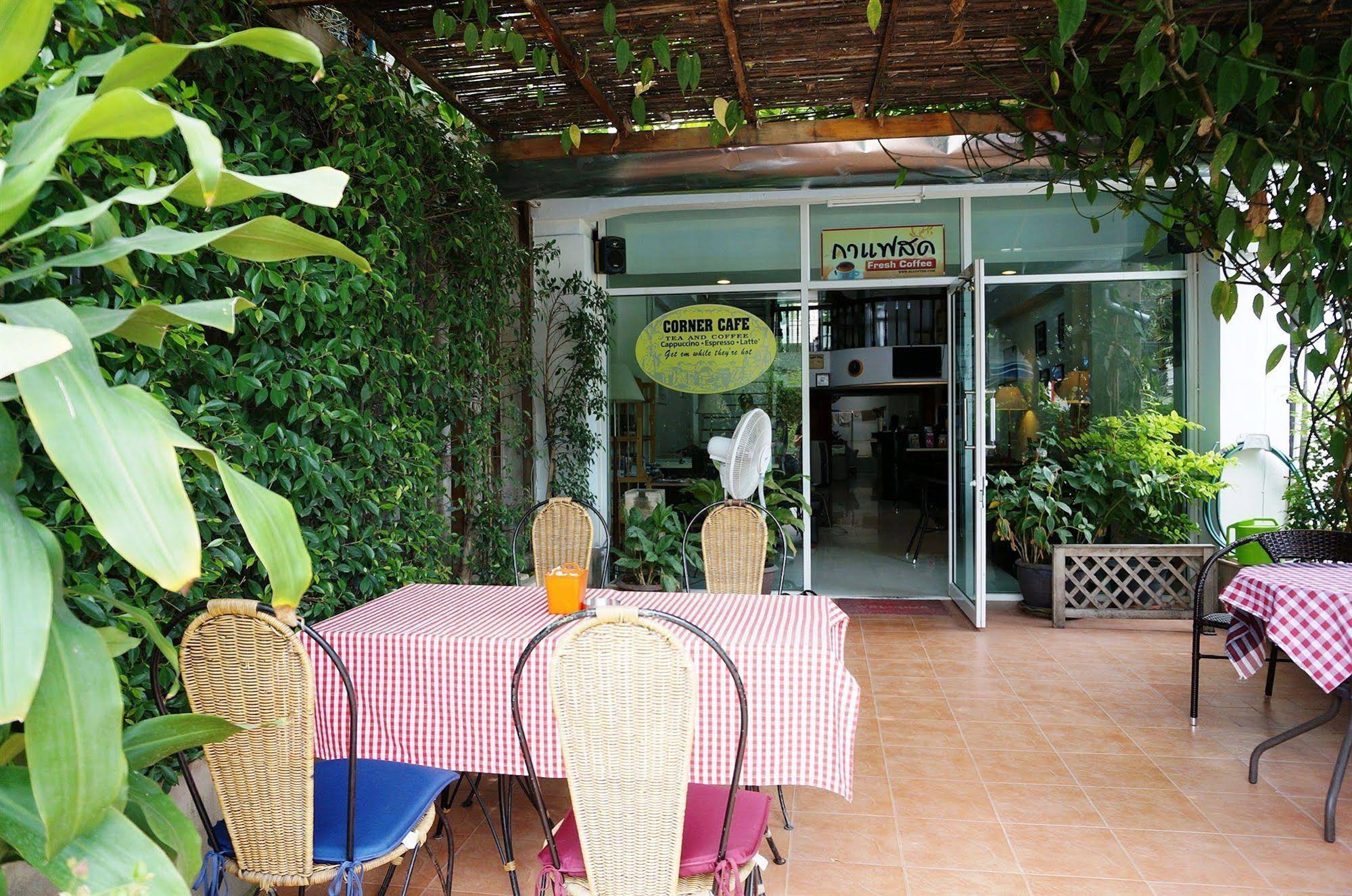 Corner Cafe Bed and Breakfast