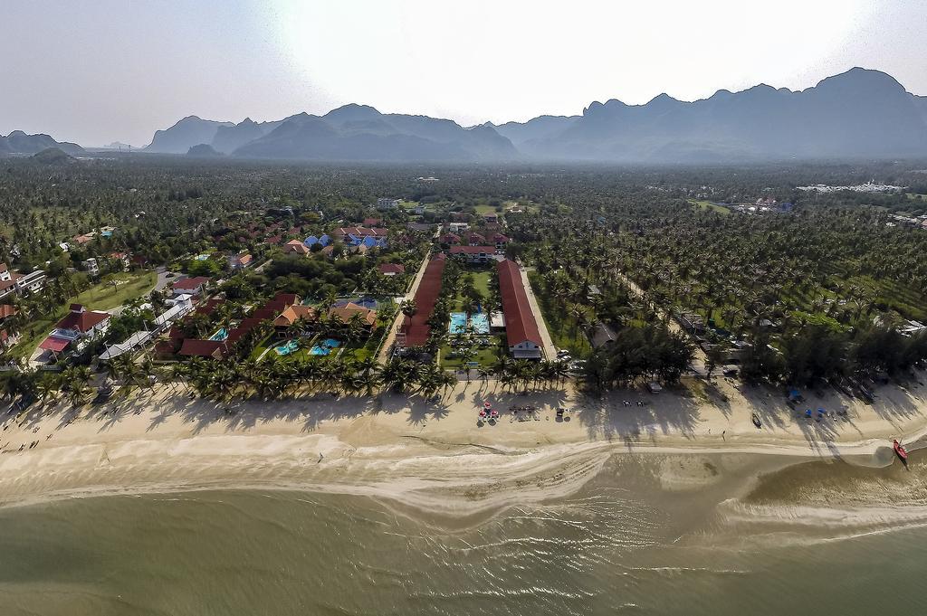 Dolphin Bay Resort