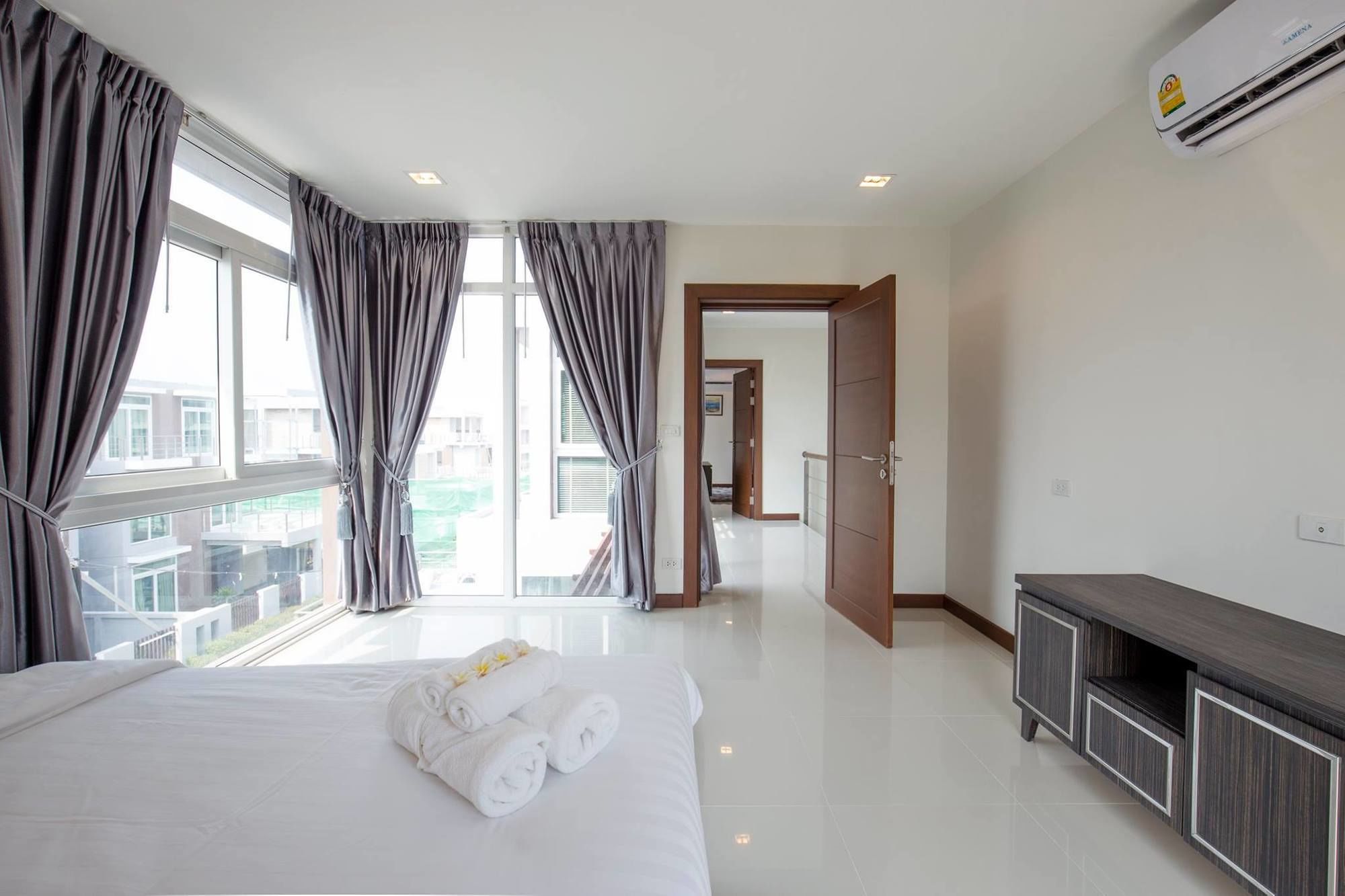 Golden Sea Pool Villa Hua Hin