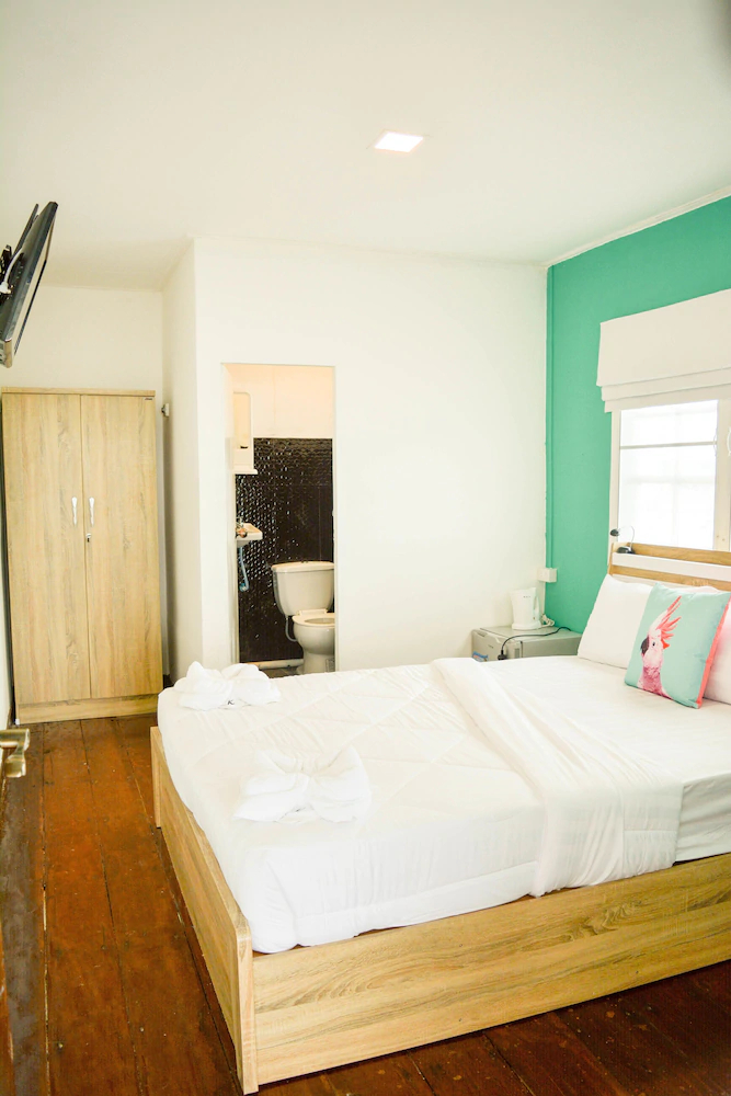 Karoon Hut Guesthouse