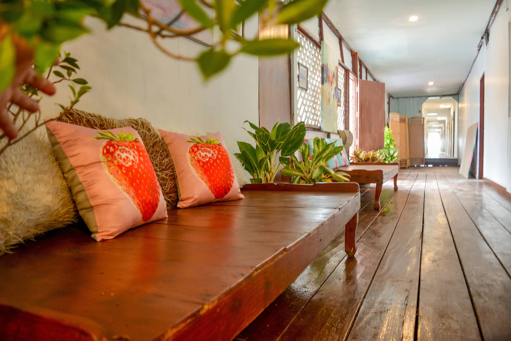 Karoon Hut Guesthouse