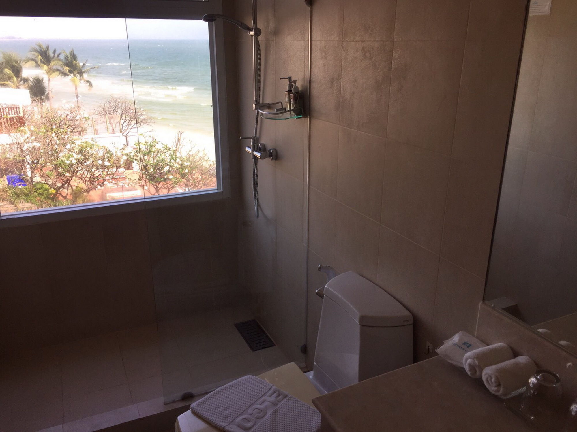 Nern Chalet Beachfront Hotel