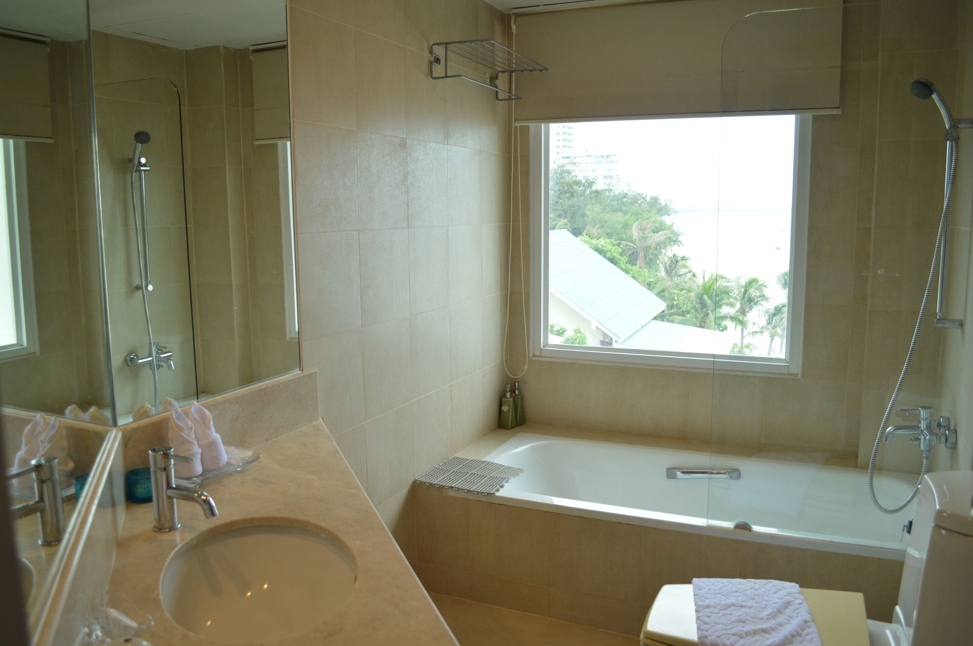 Nern Chalet Beachfront Hotel