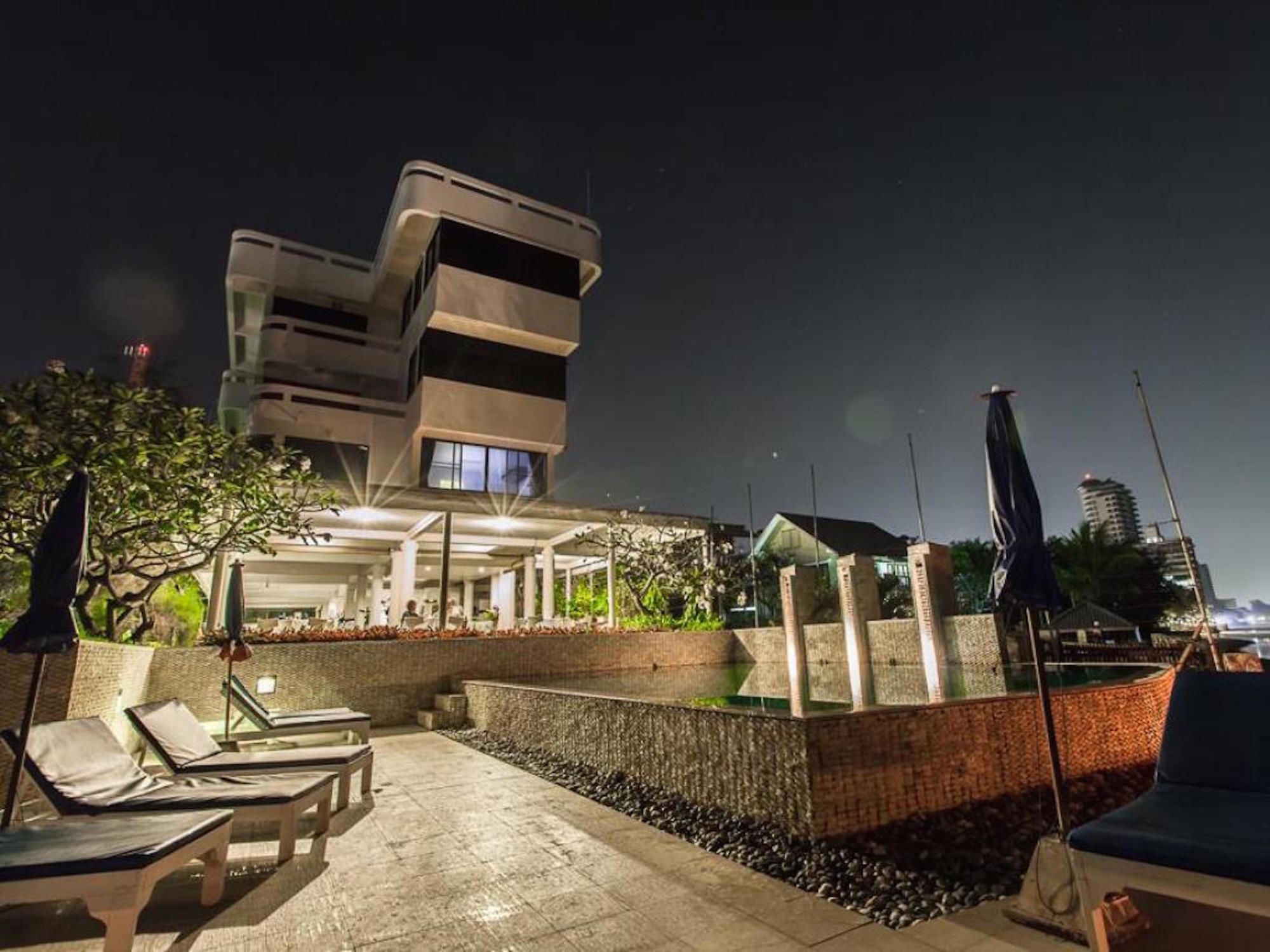 Nern Chalet Beachfront Hotel