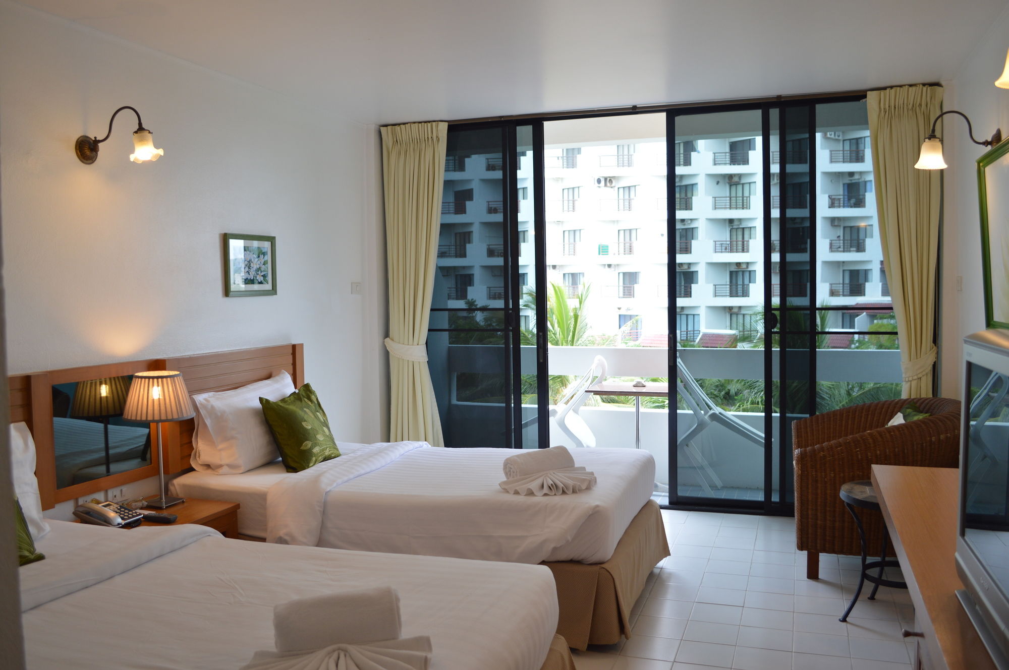 Nern Chalet Beachfront Hotel