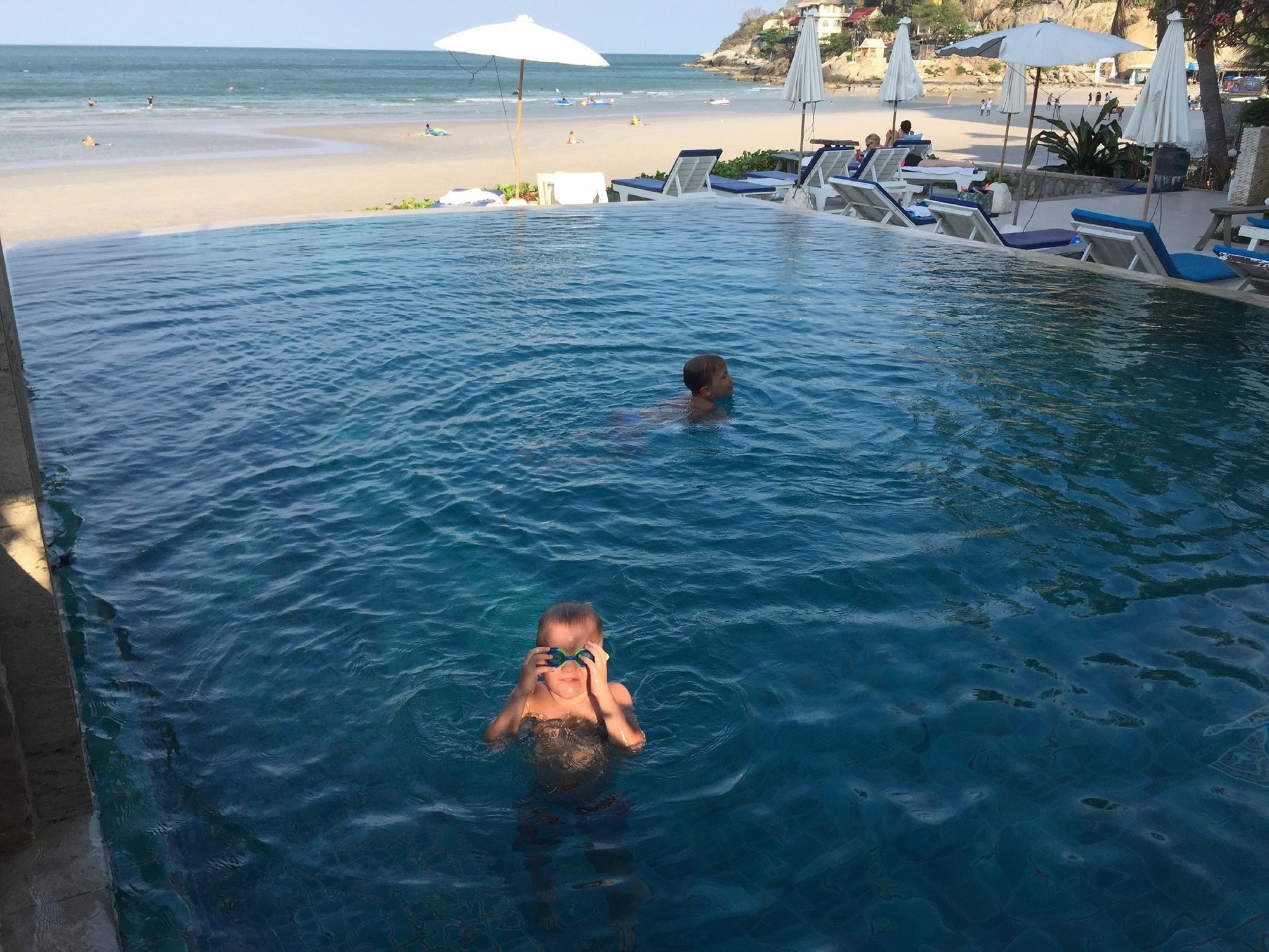 Nern Chalet Beachfront Hotel