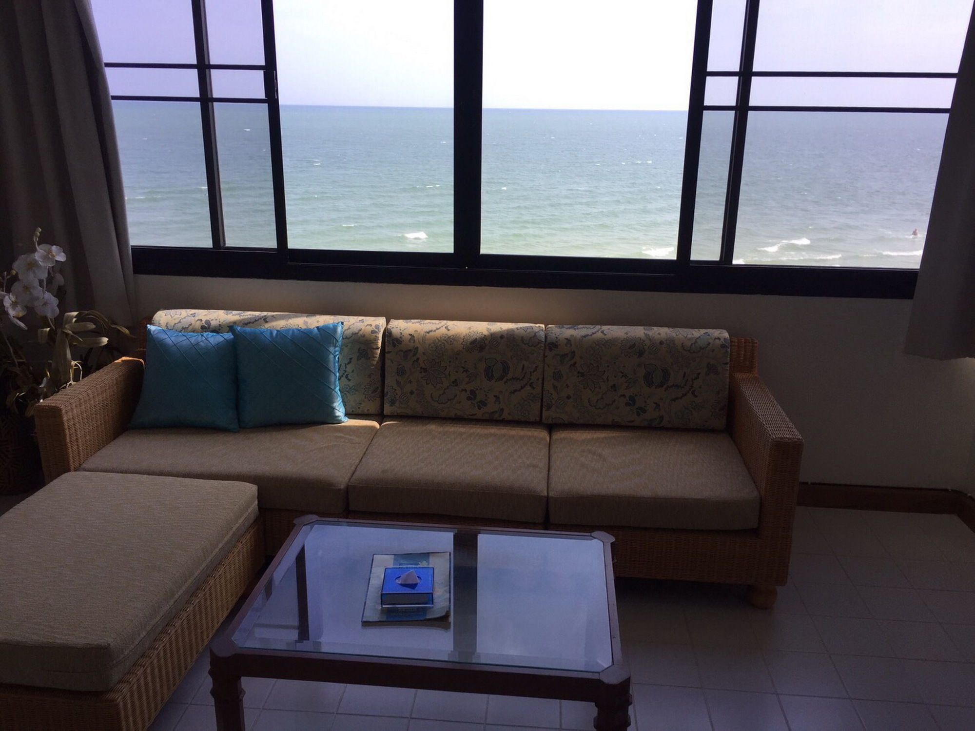 Nern Chalet Beachfront Hotel
