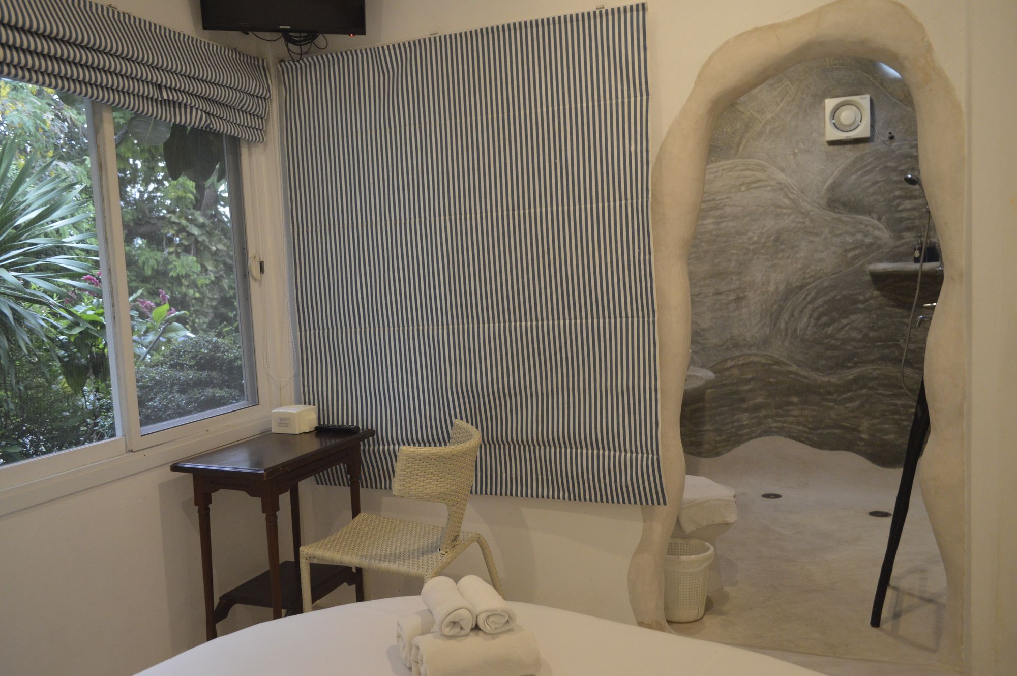 Nern Chalet Beachfront Hotel