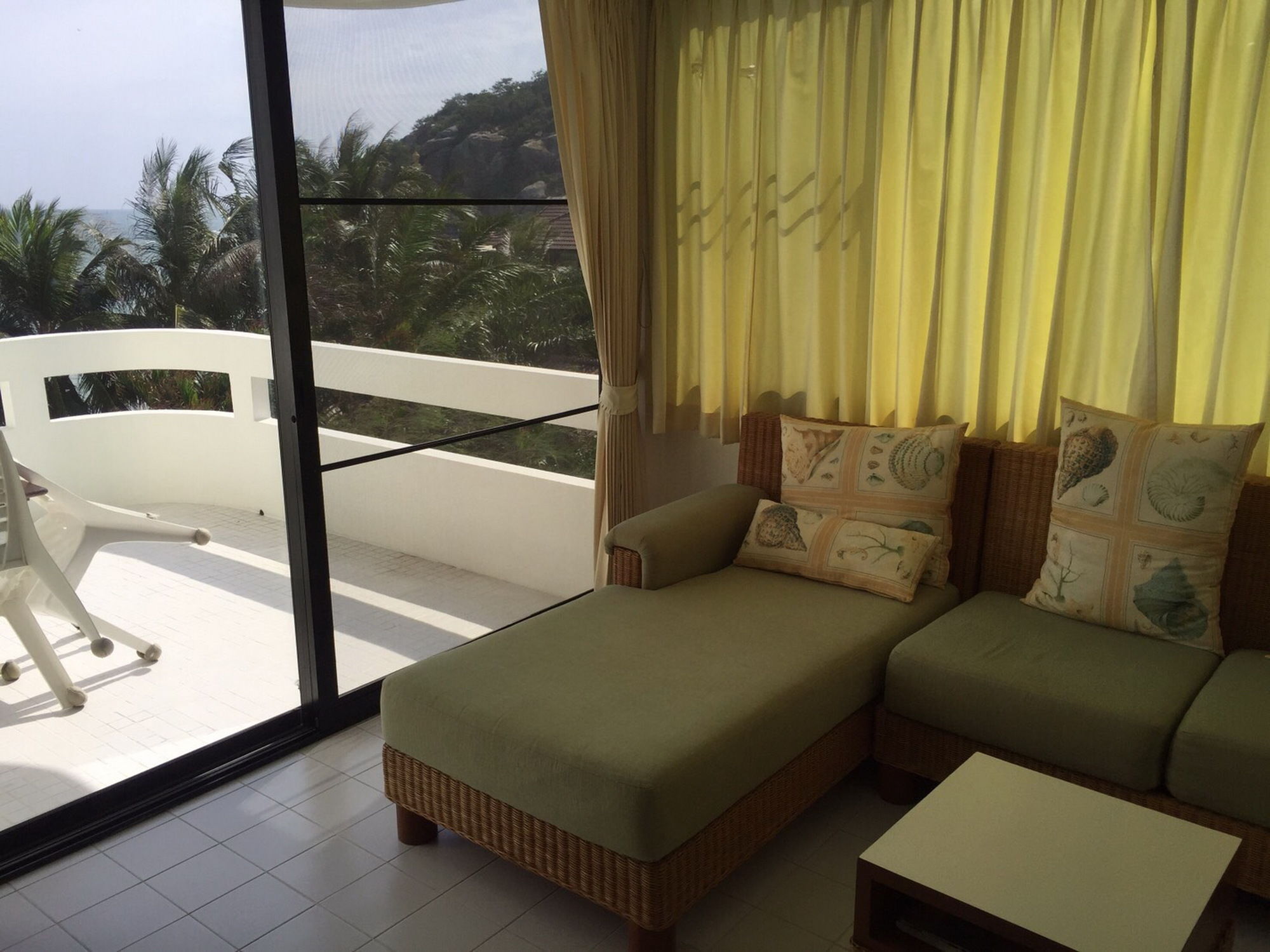 Nern Chalet Beachfront Hotel