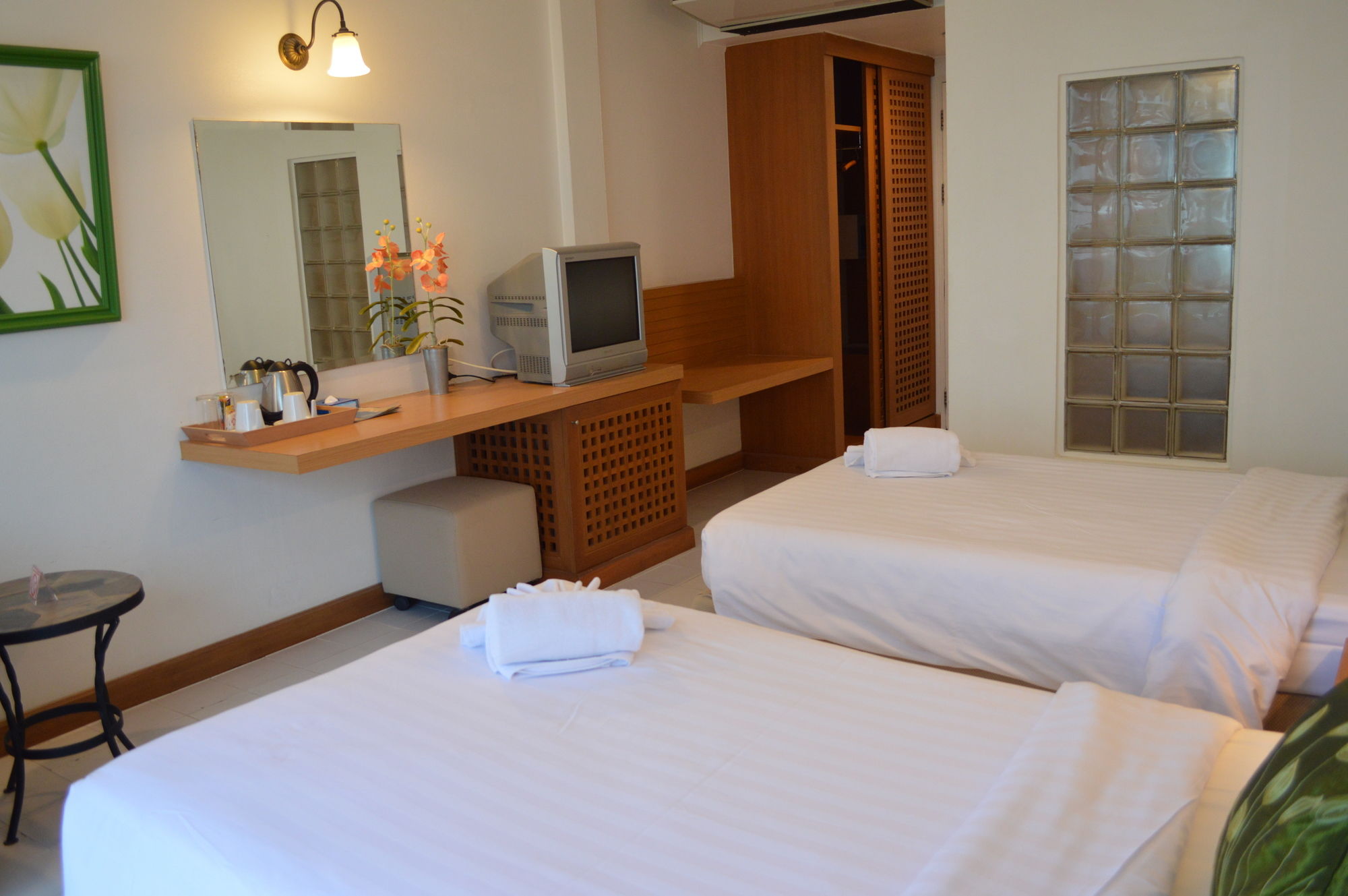 Nern Chalet Beachfront Hotel